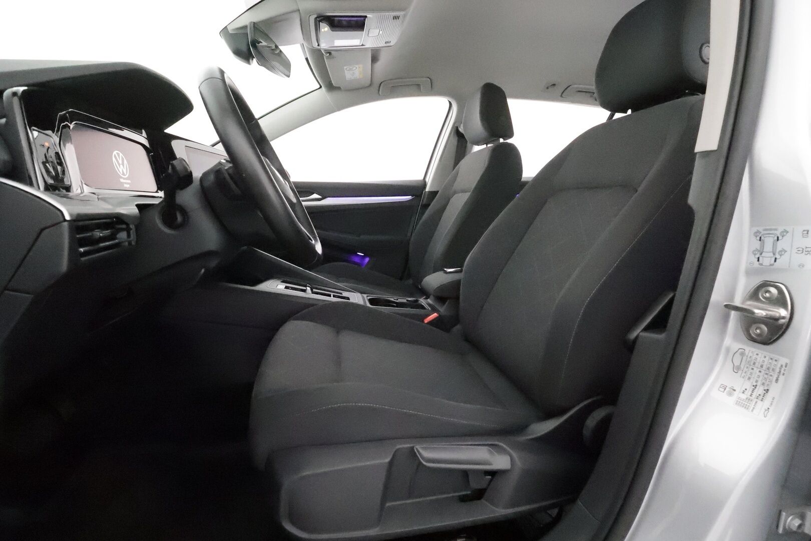 VOLKSWAGEN GOLF 2021 Variant 1,5 eTSI 96 kW (MHEV) DSG **Webasto / Koukku / Adapt.Vakkari / LED-valot / P.kamera / Navi / Kaistavahti** - Kahdet Renkaat
