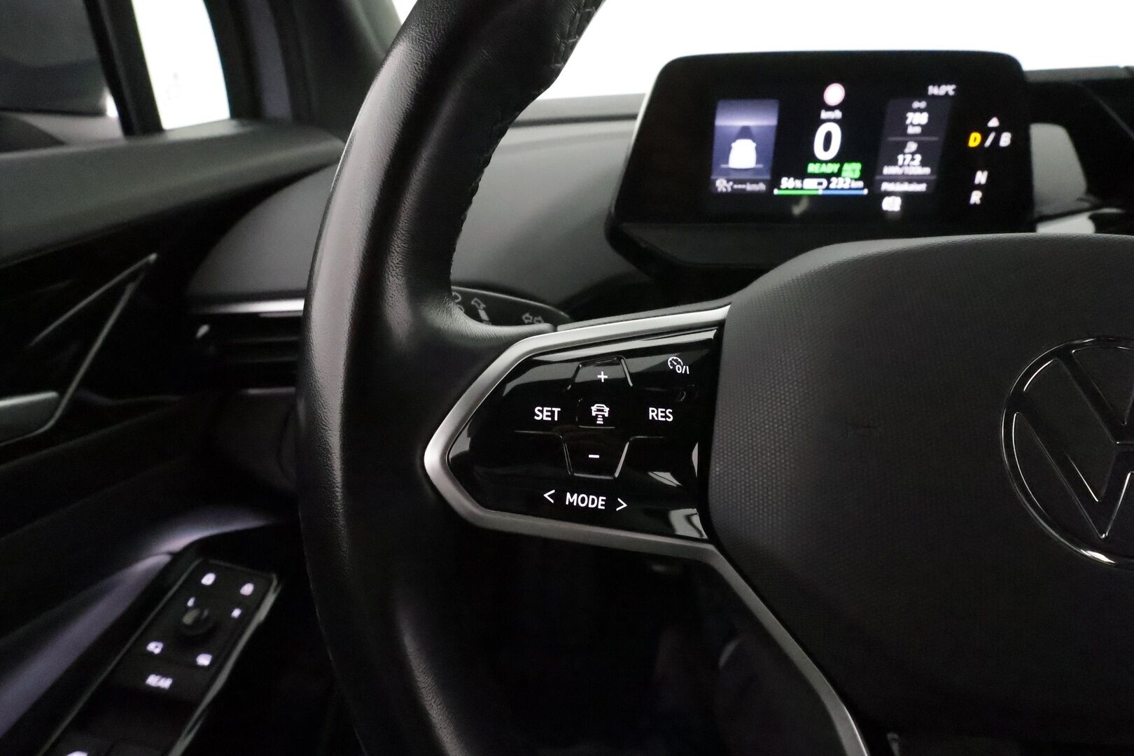 VOLKSWAGEN ID.4 2022 150kW Pro Performance **Lämpöpumppu / Koukku / Adapt.Vakkari / LED-valot / P.Tutkat / Navi / Kaistavahti** - Akku kuntotarkastettu / Kahdet Renkaat