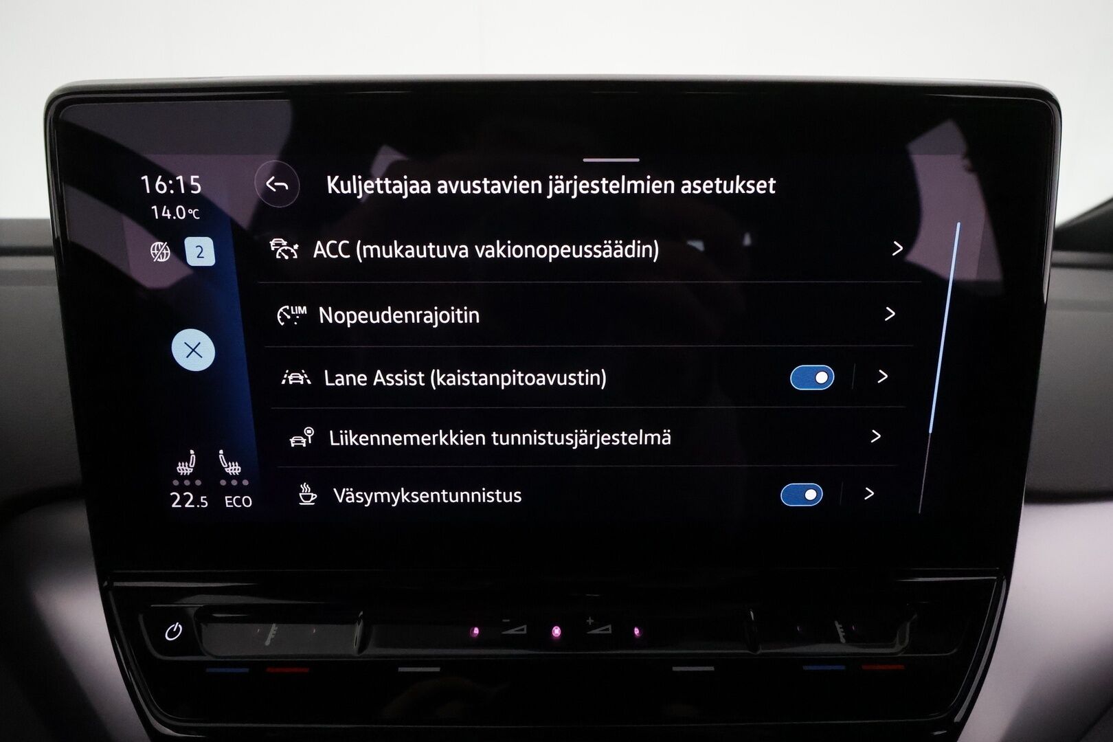 VOLKSWAGEN ID.4 2022 150kW Pro Performance **Lämpöpumppu / Koukku / Adapt.Vakkari / LED-valot / P.Tutkat / Navi / Kaistavahti** - Akku kuntotarkastettu / Kahdet Renkaat