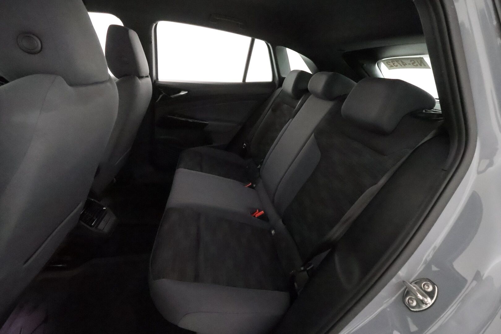 VOLKSWAGEN ID.4 2022 150kW Pro Performance **Lämpöpumppu / Koukku / Adapt.Vakkari / LED-valot / P.Tutkat / Navi / Kaistavahti** - Akku kuntotarkastettu / Kahdet Renkaat