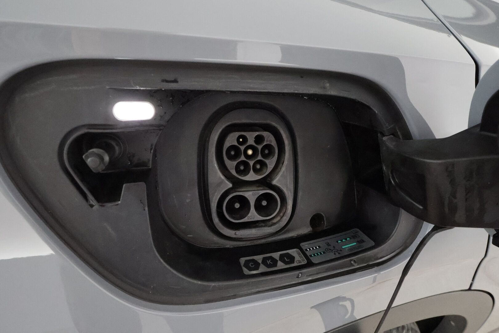 VOLKSWAGEN ID.4 2022 150kW Pro Performance **Lämpöpumppu / Koukku / Adapt.Vakkari / LED-valot / P.Tutkat / Navi / Kaistavahti** - Akku kuntotarkastettu / Kahdet Renkaat