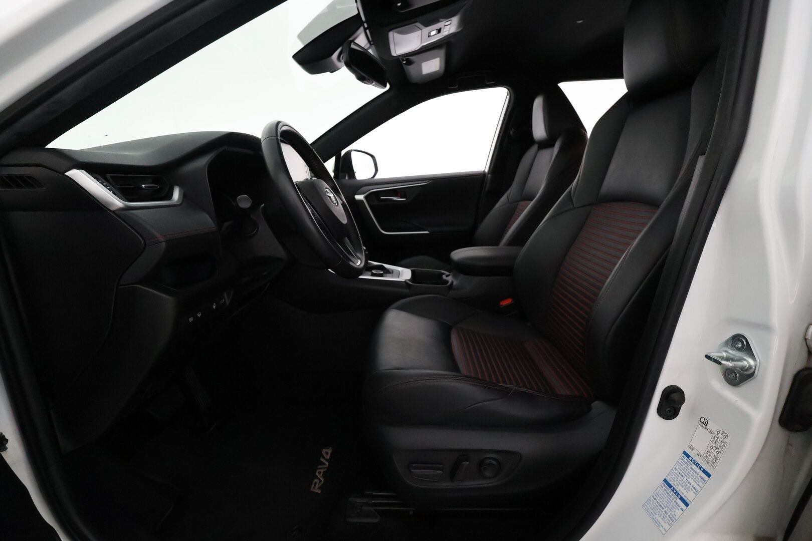 TOYOTA RAV4 PLUG-IN 2021 Hybrid 2,5 AWD-i Style **Adapt.Vakkari / LED-valot / Sisätilanlämmitin / P.Kamera / Koukku / Kaistavahti / Keyless** - 2x Latauskaapelit / Kahdet Renkaat