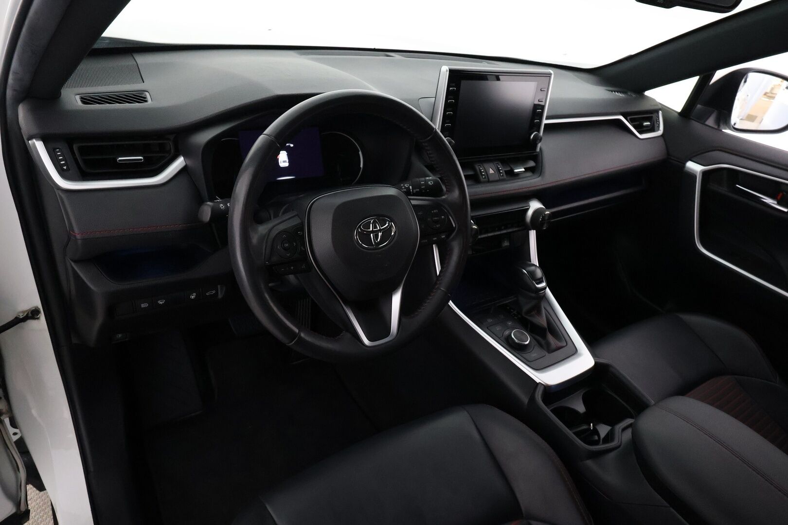 TOYOTA RAV4 PLUG-IN 2021 Hybrid 2,5 AWD-i Style **Adapt.Vakkari / LED-valot / Sisätilanlämmitin / P.Kamera / Koukku / Kaistavahti / Keyless** - 2x Latauskaapelit / Kahdet Renkaat