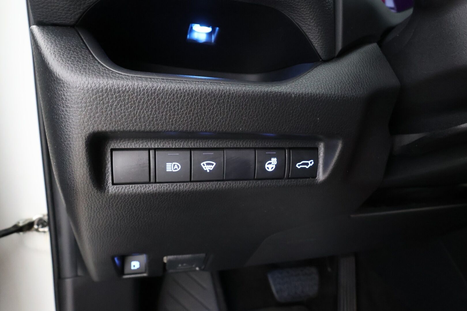TOYOTA RAV4 PLUG-IN 2021 Hybrid 2,5 AWD-i Style **Adapt.Vakkari / LED-valot / Sisätilanlämmitin / P.Kamera / Koukku / Kaistavahti / Keyless** - 2x Latauskaapelit / Kahdet Renkaat