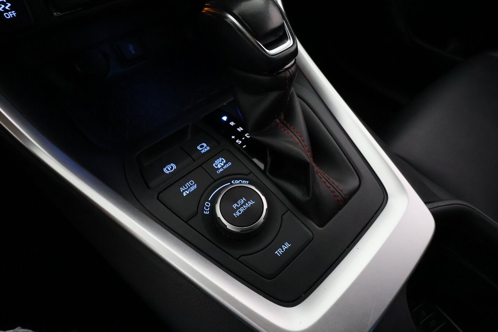 TOYOTA RAV4 PLUG-IN 2021 Hybrid 2,5 AWD-i Style **Adapt.Vakkari / LED-valot / Sisätilanlämmitin / P.Kamera / Koukku / Kaistavahti / Keyless** - 2x Latauskaapelit / Kahdet Renkaat