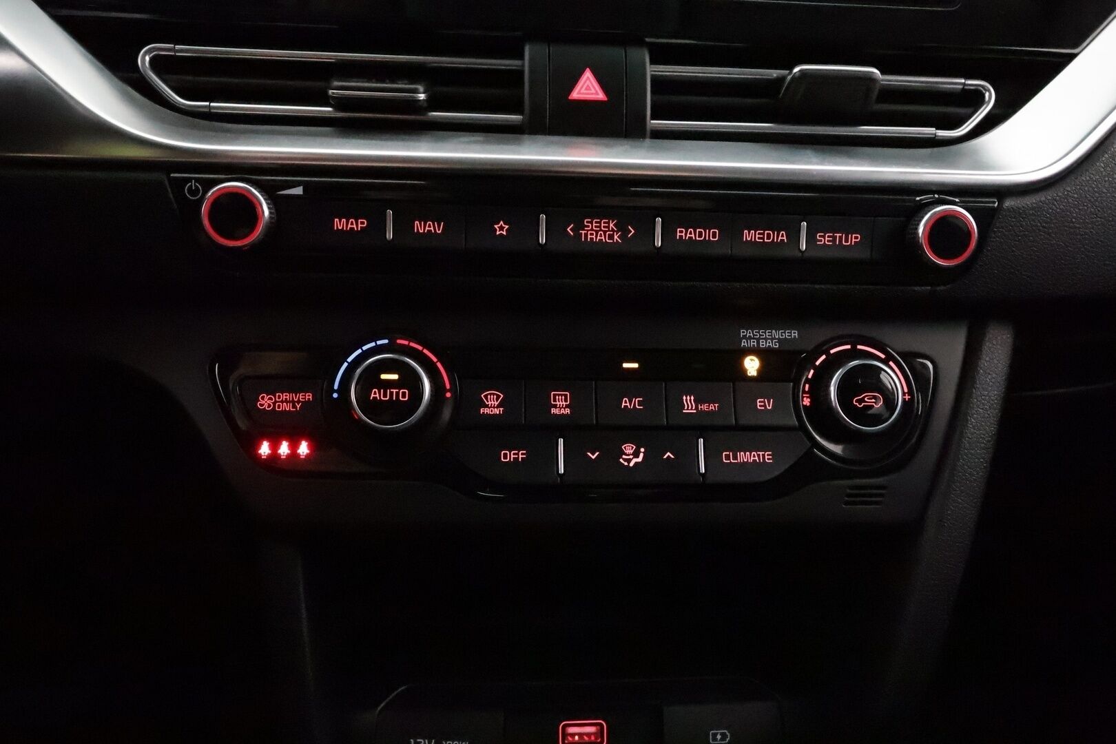 KIA NIRO 2021 Business 204 hv **Adapt.Vakkari / P.kamera / Navi / Kaistavahti / Puolinahat / Digimittaristo / KeylessGO** - 3,99% KORKOTARJOUS TÄHÄN AUTOON 21.9. ASTI - Akku kuntotarkastettu! / Kahdet Renkaat