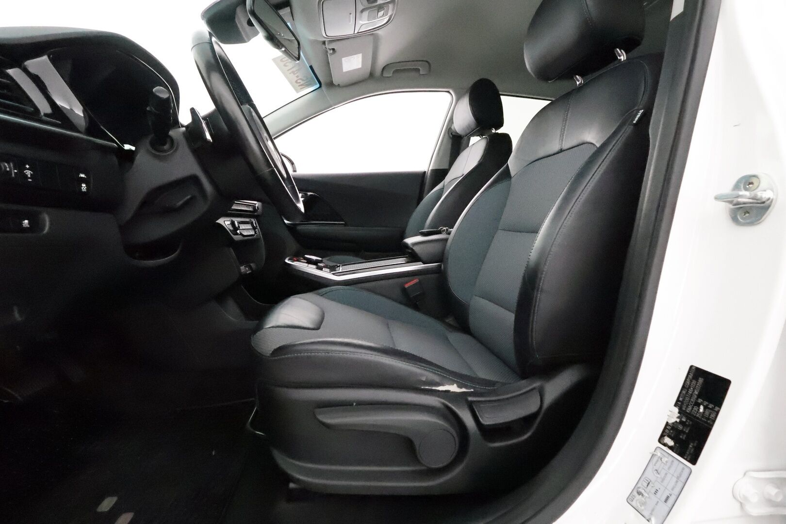 KIA NIRO 2021 Business 204 hv **Adapt.Vakkari / P.kamera / Navi / Kaistavahti / Puolinahat / Digimittaristo / KeylessGO** - Akku kuntotarkastettu! / Kahdet Renkaat