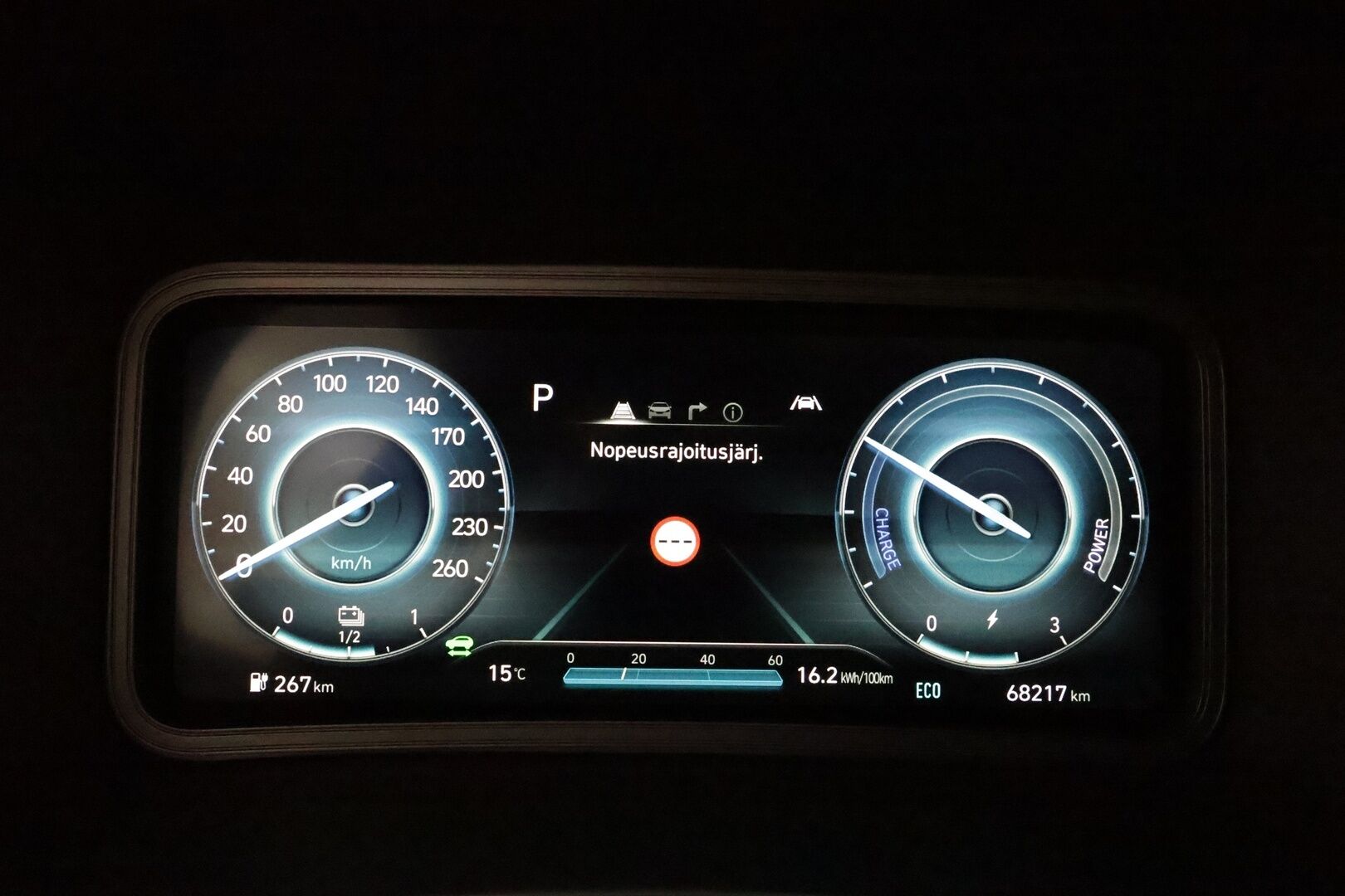 HYUNDAI KONA 2021 electric 64 kWh 204 hv Style **Lämpöpumppu / Adapt.vakkari / Kattoluukku / Ilmastoidut penkit / P.kamera / Apple&Android** - Merkkihuollettu / Kahdet renkaat vanteilla