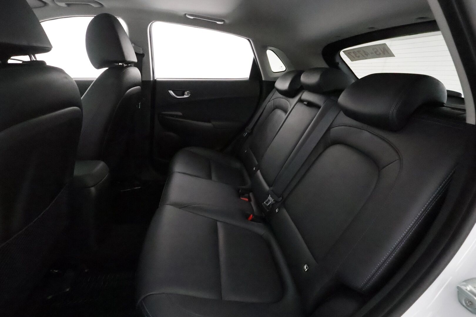 HYUNDAI KONA 2021 electric 64 kWh 204 hv Style **Lämpöpumppu / Adapt.vakkari / Kattoluukku / Ilmastoidut penkit / P.kamera / Apple&Android** - Merkkihuollettu / Kahdet renkaat vanteilla