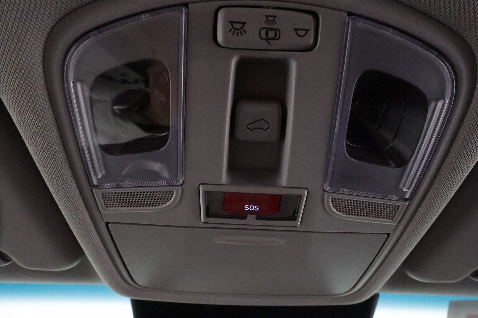HYUNDAI KONA 2021 electric 64 kWh 204 hv Style **Lämpöpumppu / Adapt.vakkari / Kattoluukku / Ilmastoidut penkit / P.kamera / Apple&Android** - Merkkihuollettu / Kahdet renkaat vanteilla