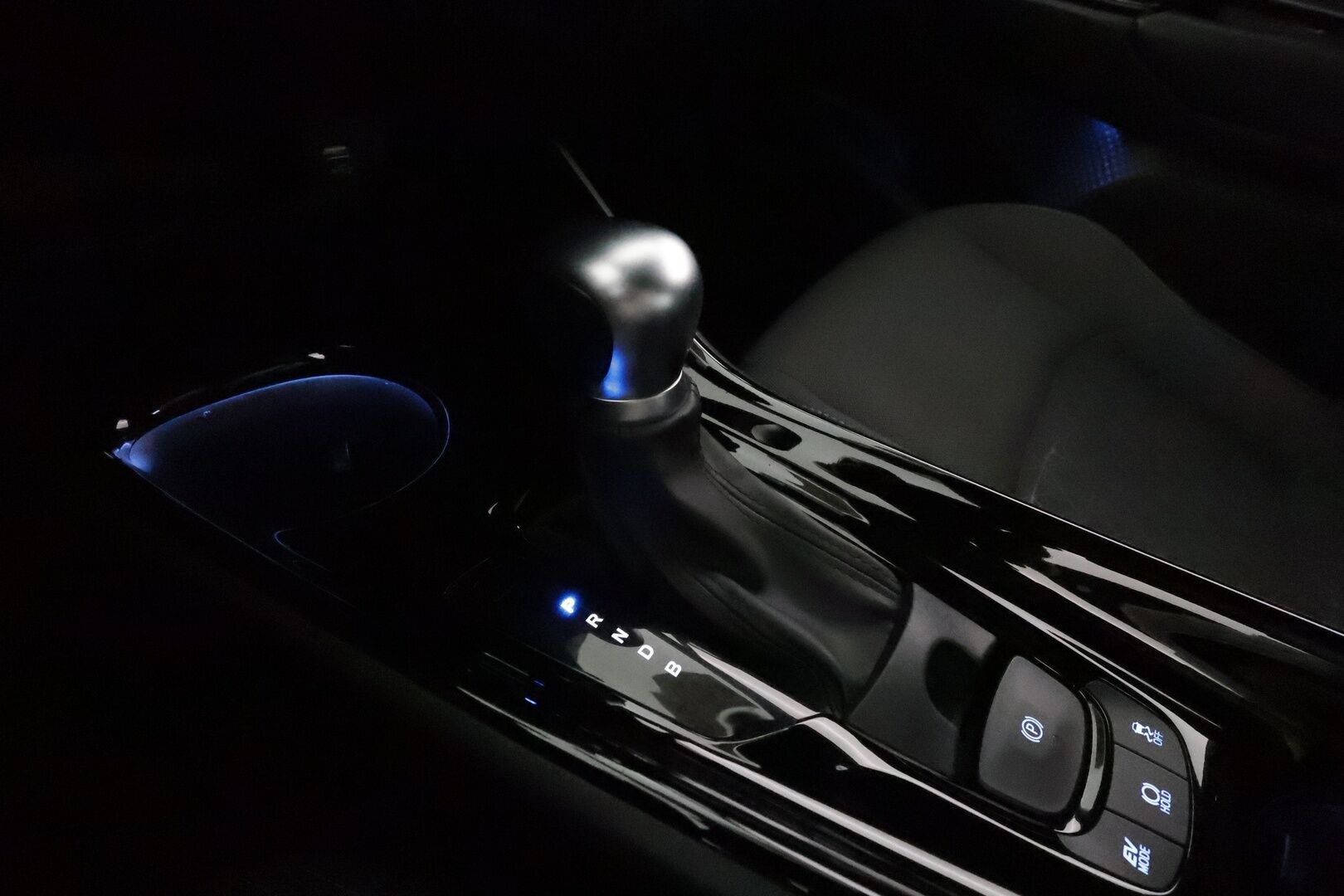 TOYOTA C-HR 2021 1.8 Hybrid X-Edition **Adapt.Vakkari / LED-valot / P.Kamera / Kaistavahti / Apple&Android / KeylessGO** - Kahdet Renkaat
