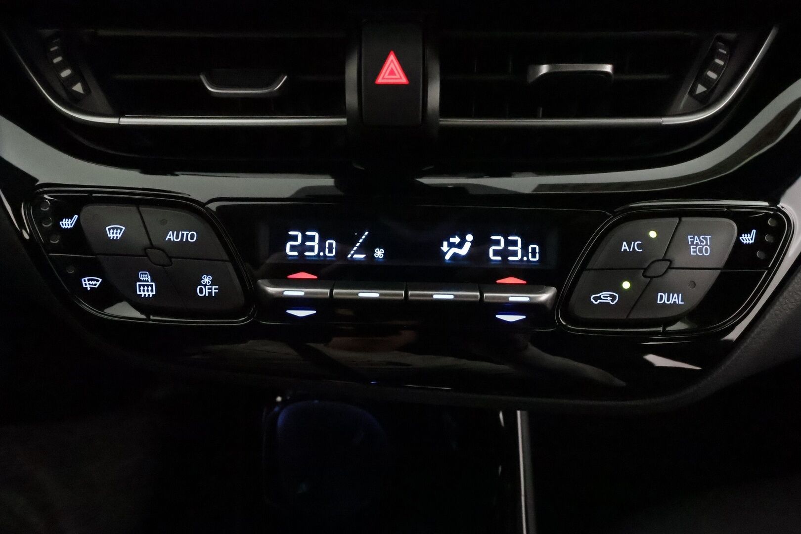 TOYOTA C-HR 2021 1.8 Hybrid X-Edition **Adapt.Vakkari / LED-valot / P.Kamera / Kaistavahti / Apple&Android / KeylessGO** - Kahdet Renkaat
