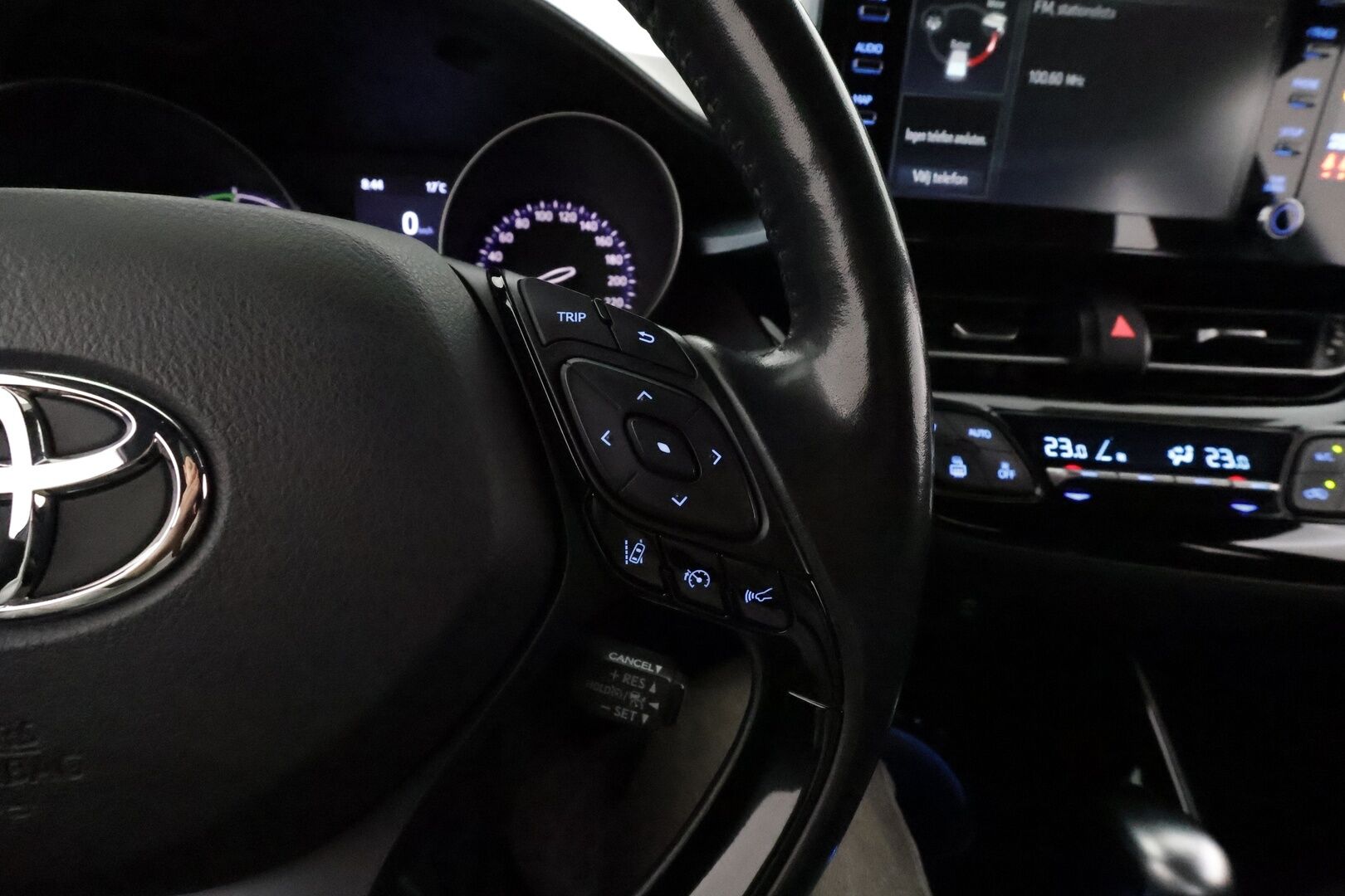 TOYOTA C-HR 2021 1.8 Hybrid X-Edition **Adapt.Vakkari / LED-valot / P.Kamera / Kaistavahti / Apple&Android / KeylessGO** - Kahdet Renkaat