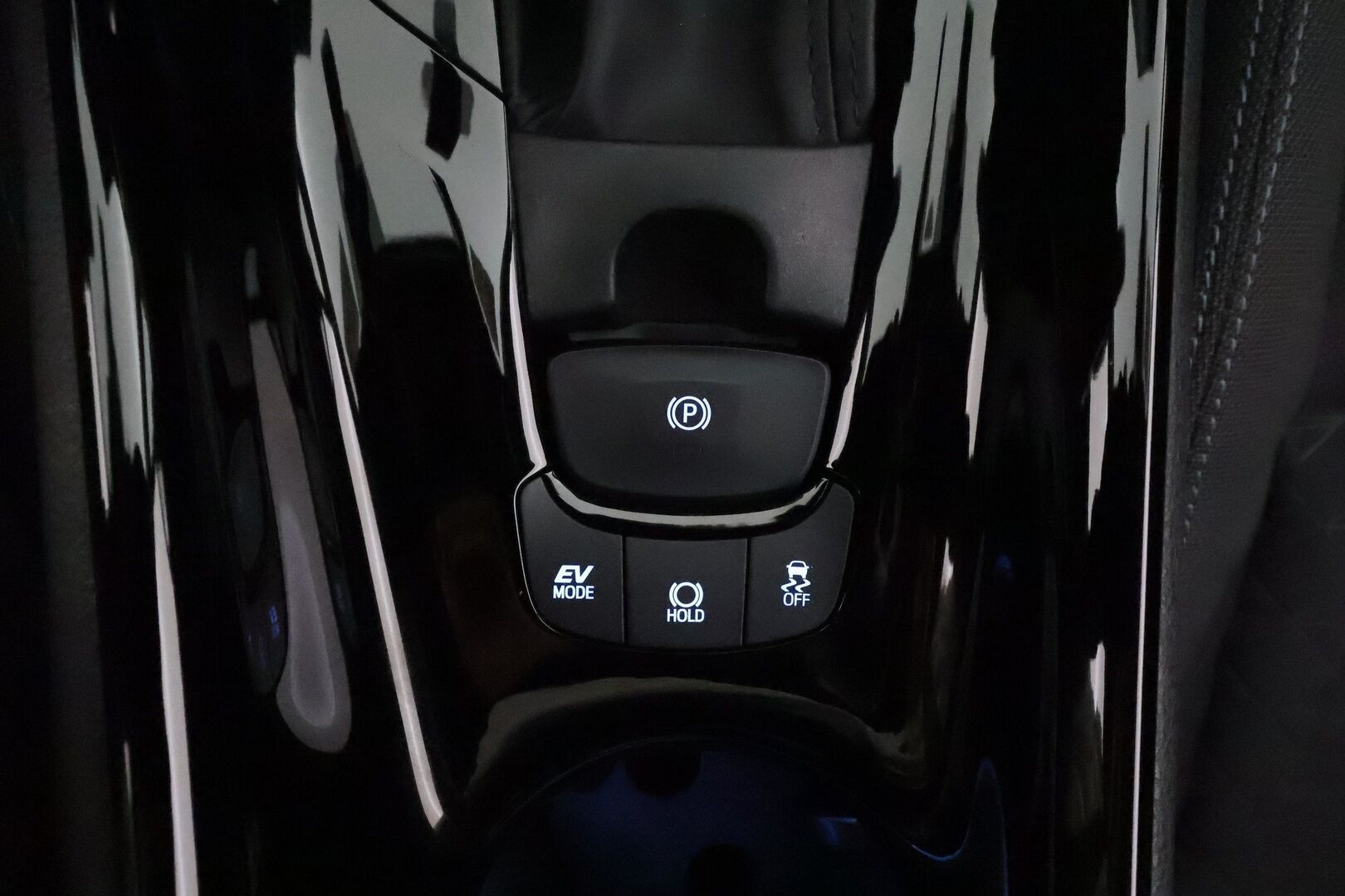TOYOTA C-HR 2021 1.8 Hybrid X-Edition **Adapt.Vakkari / LED-valot / P.Kamera / Kaistavahti / Apple&Android / KeylessGO** - Kahdet Renkaat