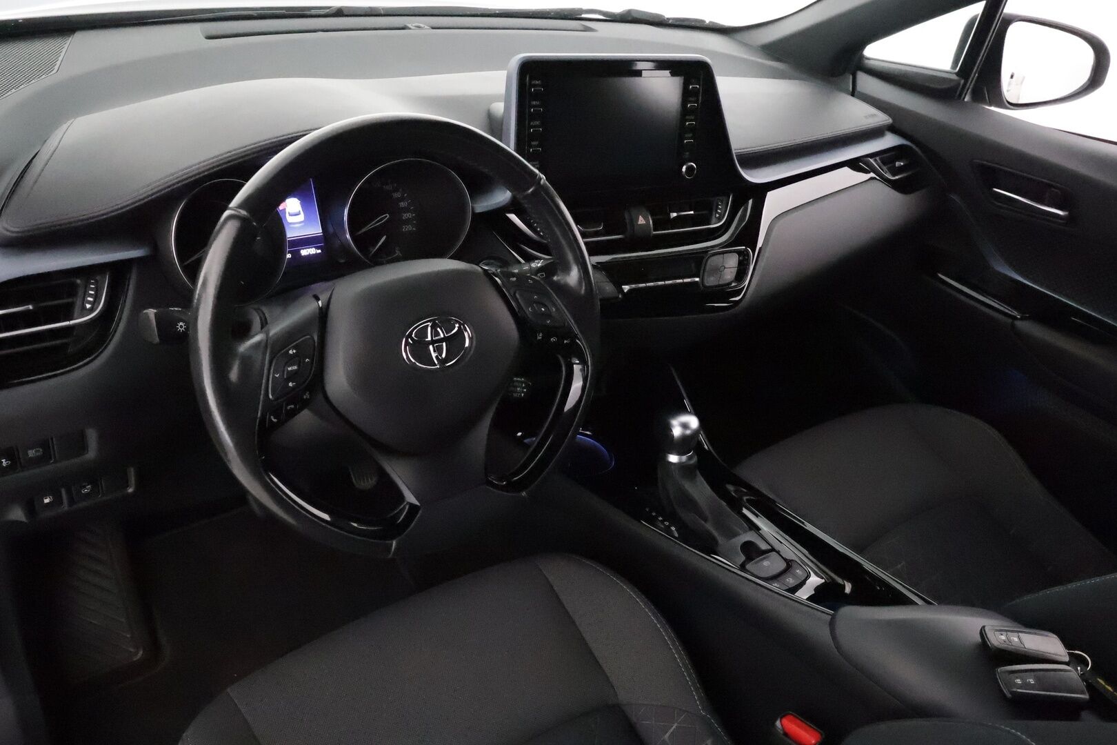 TOYOTA C-HR 2021 1.8 Hybrid X-Edition **Adapt.Vakkari / LED-valot / P.Kamera / Kaistavahti / Apple&Android / KeylessGO** - Kahdet Renkaat