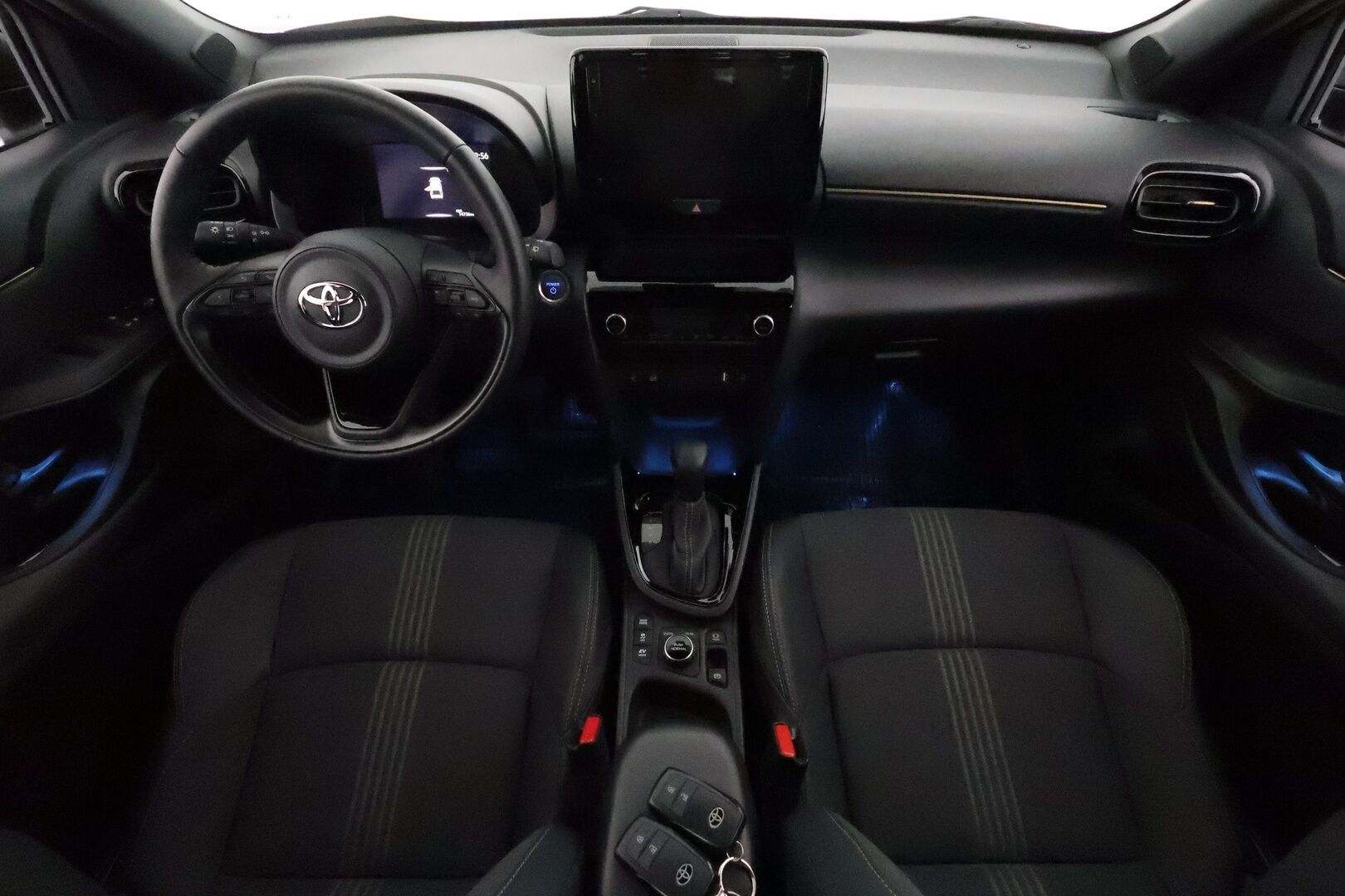 TOYOTA YARIS CROSS 2022 1,5 Hybrid AWD-i Adventure **Adapt.vakkari / Navi / P.kamera / KeylessGo / Puolinahat** - *Upea metalliväri / Haluttu Adventure malli / Kahdet renkaat vantein / Hyödynnä rahoitustarjous!*