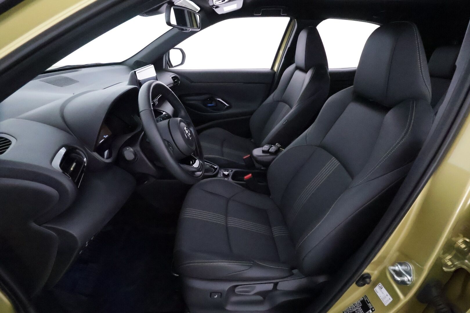 TOYOTA YARIS CROSS 2022 1,5 Hybrid AWD-i Adventure **Adapt.vakkari / Navi / P.kamera / KeylessGo / Puolinahat** - *Upea metalliväri / Haluttu Adventure malli / Kahdet renkaat vantein / Hyödynnä rahoitustarjous!*