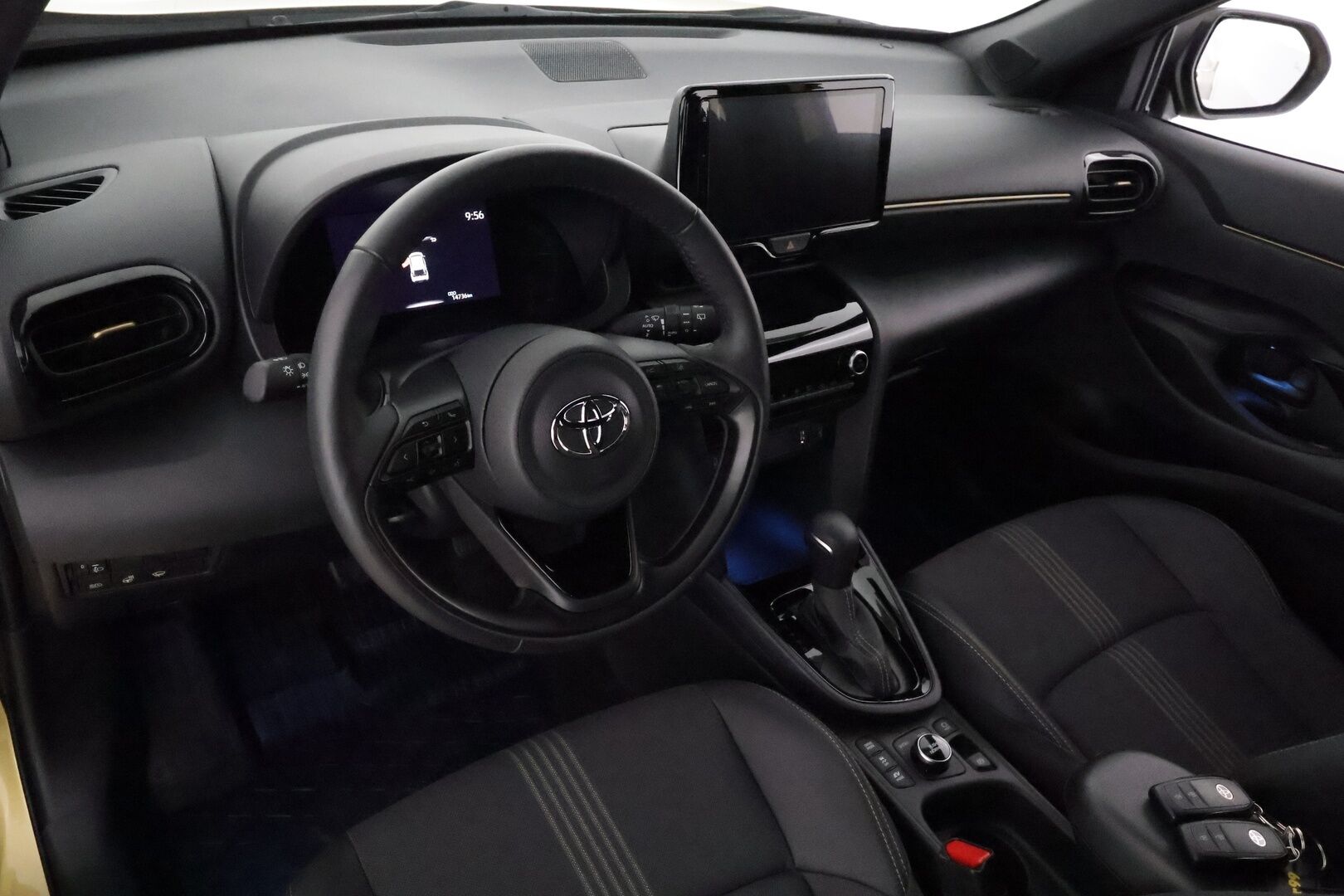 TOYOTA YARIS CROSS 2022 1,5 Hybrid AWD-i Adventure **Adapt.vakkari / Navi / P.kamera / KeylessGo / Puolinahat** - *Upea metalliväri / Haluttu Adventure malli / Kahdet renkaat vantein / Hyödynnä rahoitustarjous!*