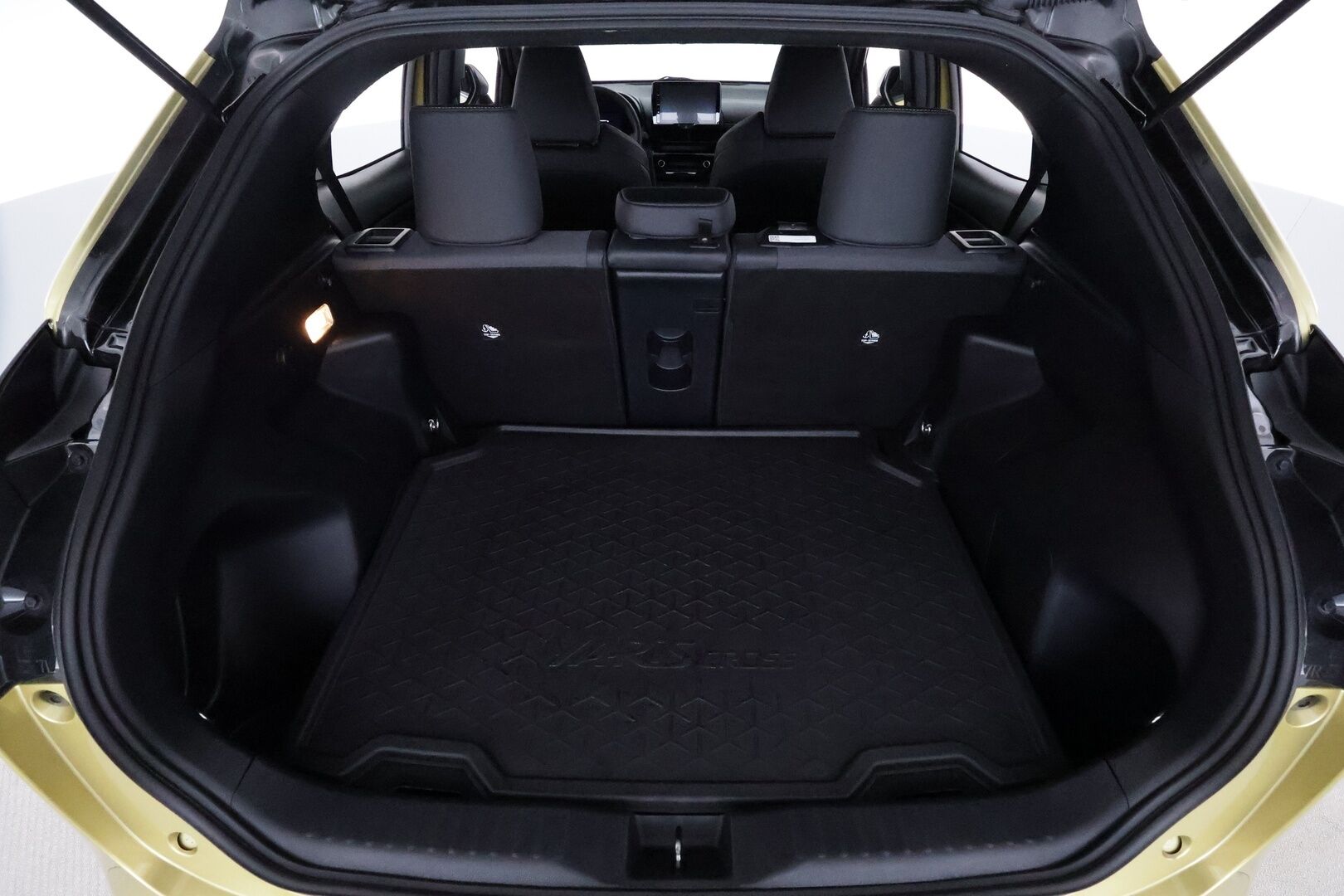 TOYOTA YARIS CROSS 2022 1,5 Hybrid AWD-i Adventure **Adapt.vakkari / Navi / P.kamera / KeylessGo / Puolinahat** - *Upea metalliväri / Haluttu Adventure malli / Kahdet renkaat vantein / Hyödynnä rahoitustarjous!*