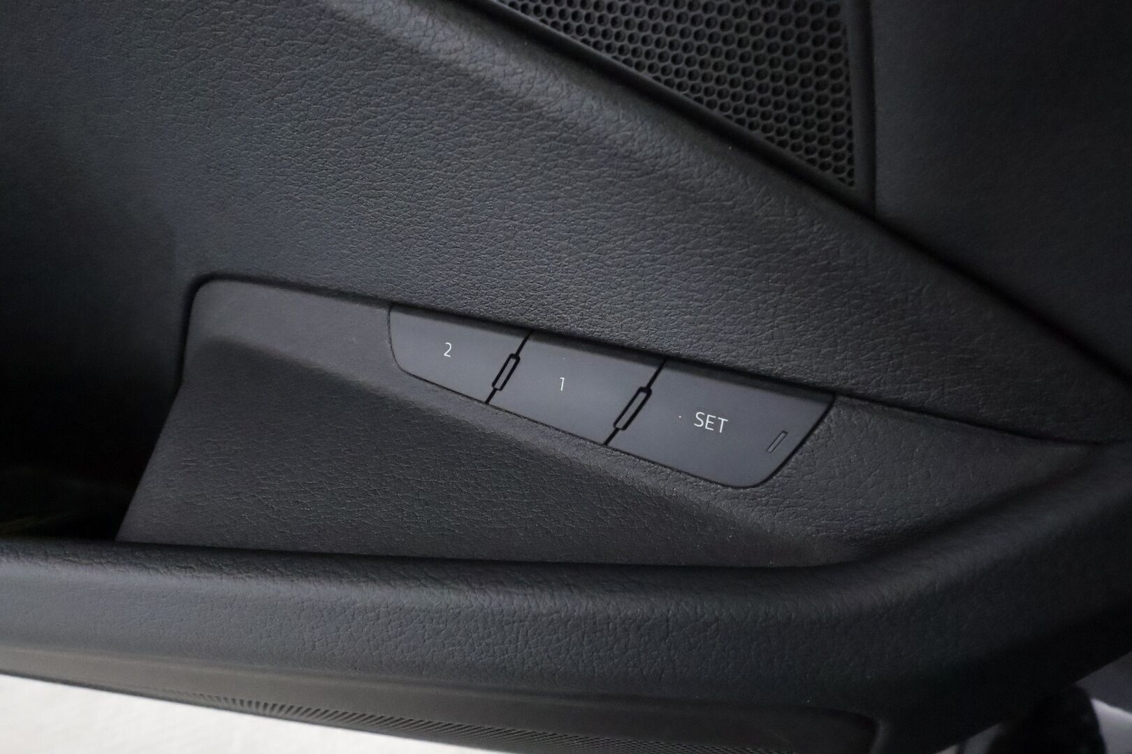 AUDI E-TRON 2022 55 Quattro 408hv 95kWh Proline **Adapt.vakkari / Koukku / Muistipenkki / Nahat / P.tutkat / Digimittaristo** - 3,99 % KORKOTARJOUS TÄHÄN AUTOON - Merkkihuollettu / Akku kuntotarkastettu!