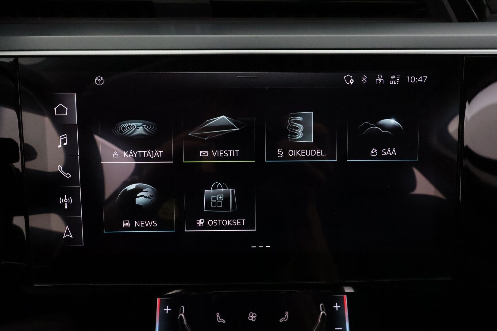 AUDI E-TRON 2022 55 Quattro 408hv 95kWh Proline **Adapt.vakkari / Koukku / Muistipenkki / Nahat / P.tutkat / Digimittaristo** - 3,99 % KORKOTARJOUS TÄHÄN AUTOON - Merkkihuollettu / Akku kuntotarkastettu!
