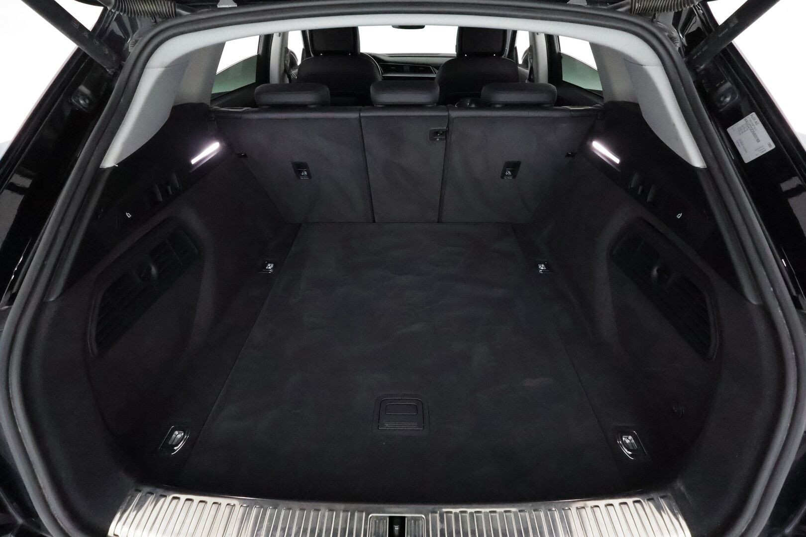 AUDI E-TRON 2022 55 Quattro 408hv 95kWh Proline **Adapt.vakkari / Koukku / Muistipenkki / Nahat / P.tutkat / Digimittaristo** - 3,99 % KORKOTARJOUS TÄHÄN AUTOON - Merkkihuollettu / Akku kuntotarkastettu!