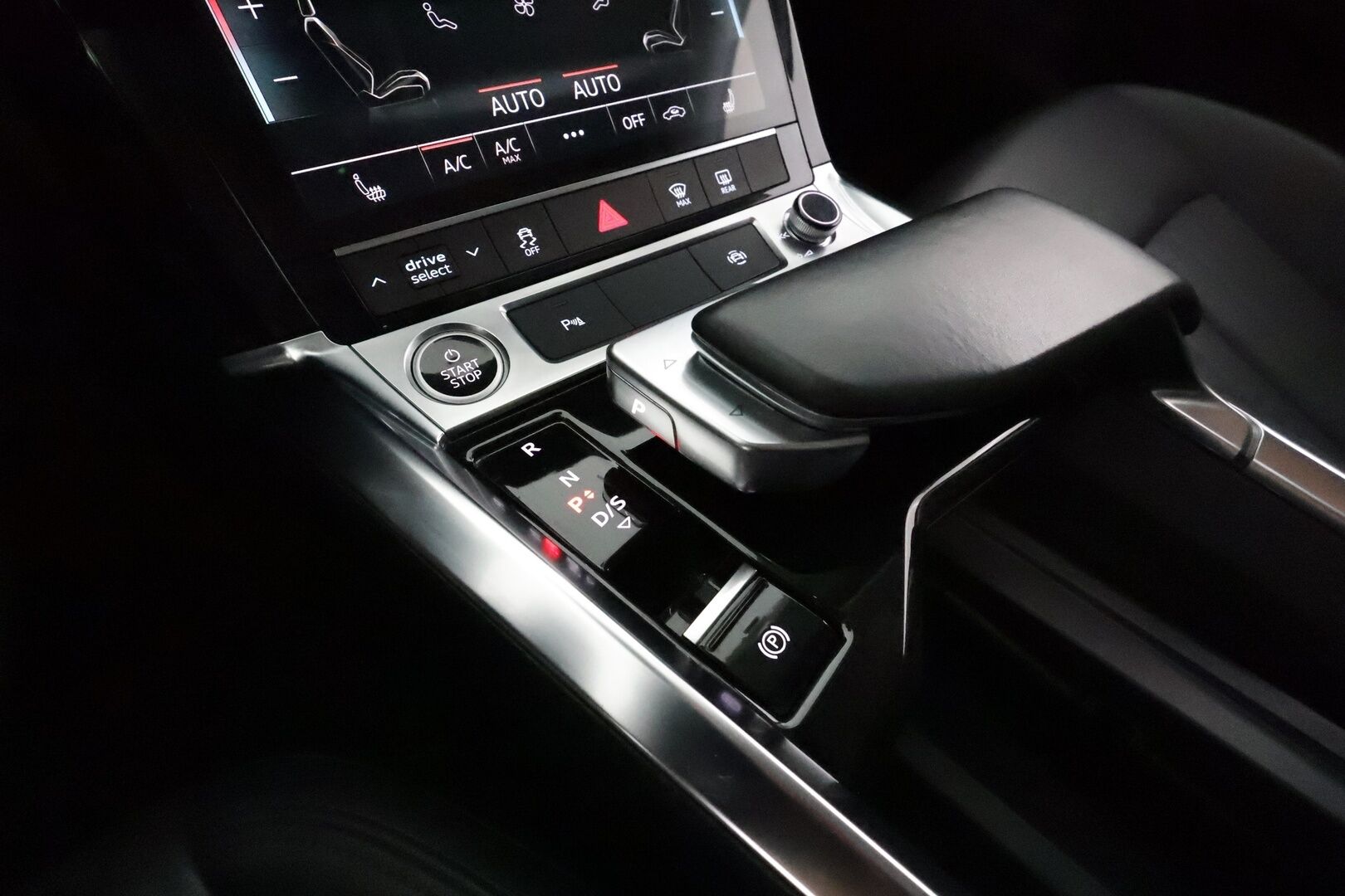 AUDI E-TRON 2022 55 Quattro 408hv 95kWh Proline **Adapt.vakkari / Koukku / Muistipenkki / Nahat / P.tutkat / Digimittaristo** - 3,99 % KORKOTARJOUS TÄHÄN AUTOON - Merkkihuollettu / Akku kuntotarkastettu!