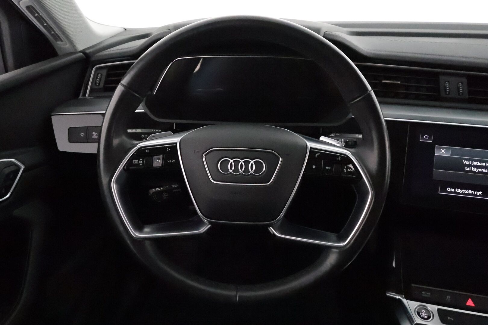 AUDI E-TRON 2022 55 Quattro 408hv 95kWh Proline **Adapt.vakkari / Koukku / Muistipenkki / Nahat / P.tutkat / Digimittaristo** - 3,99 % KORKOTARJOUS TÄHÄN AUTOON - Merkkihuollettu / Akku kuntotarkastettu!
