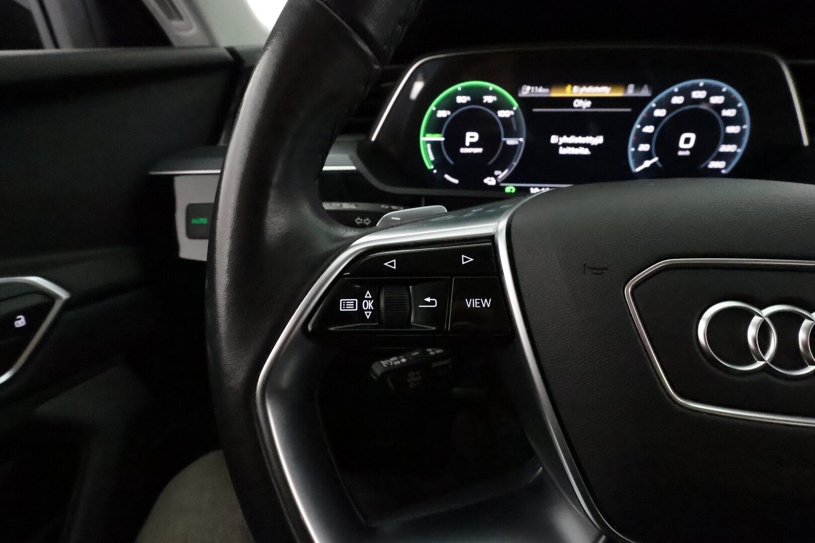 AUDI E-TRON 2022 55 Quattro 408hv 95kWh Proline **Adapt.vakkari / Koukku / Muistipenkki / Nahat / P.tutkat / Digimittaristo** - 3,99 % KORKOTARJOUS TÄHÄN AUTOON - Merkkihuollettu / Akku kuntotarkastettu!