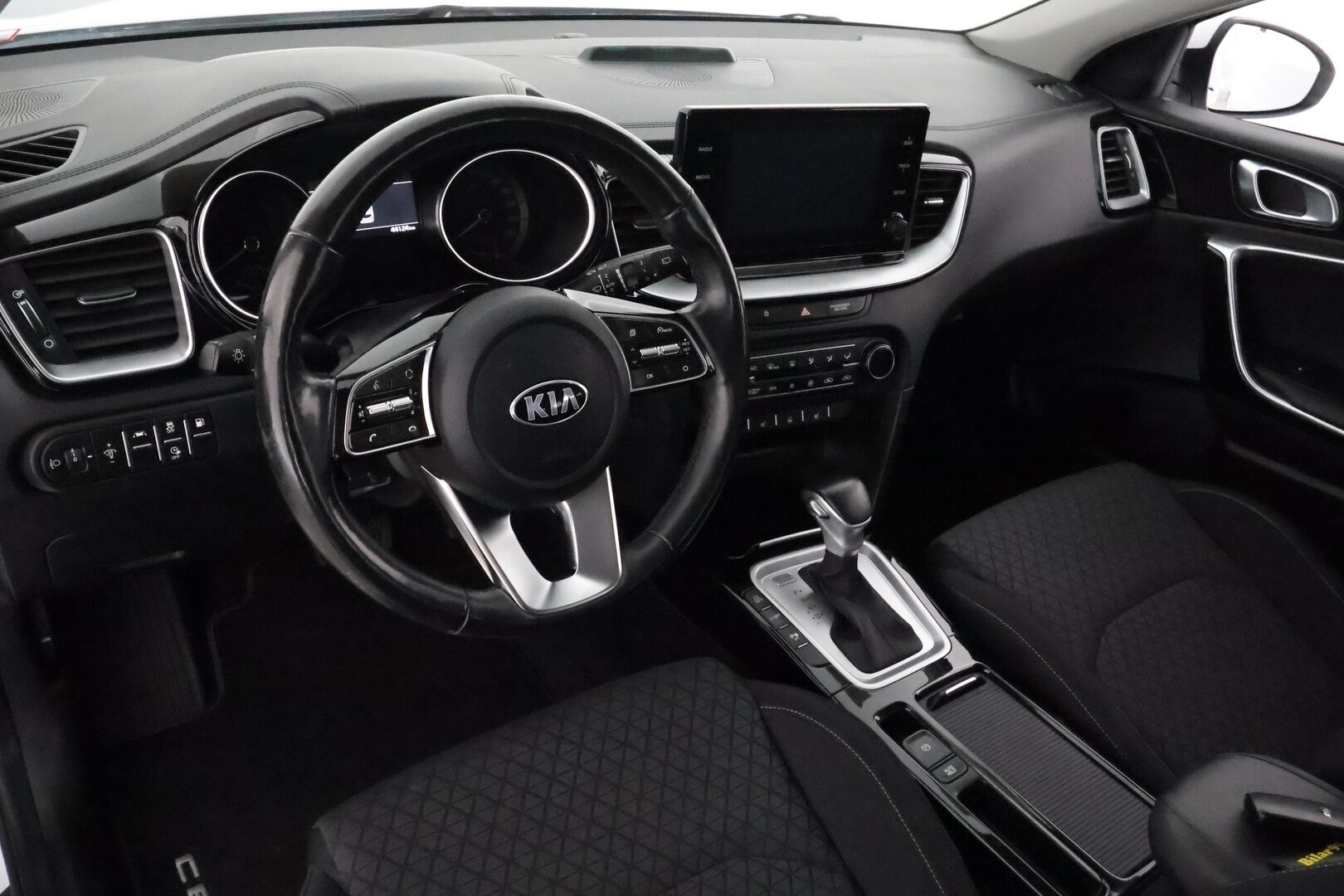 KIA CEED 2021 SW 1.6 GDI DCT Plug-in-hybrid Vision **Vakkari / P.kamera / Ratinlämmitin / KeylessGo** - Merkkihuollettu