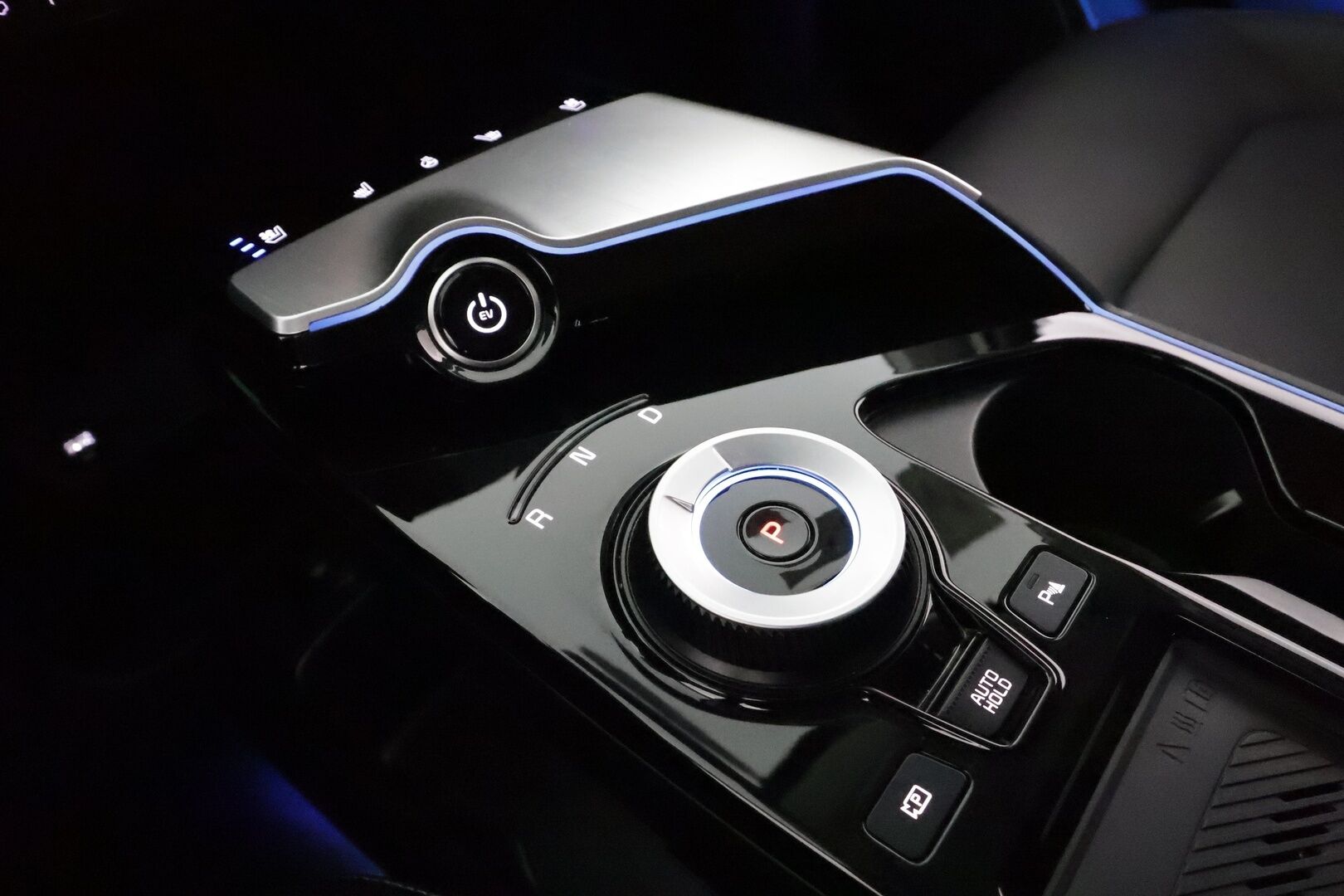 KIA EV6 2022 AWD 77 kWh 325 hv **HUD / Meridian / Ilmastoidut nahat / Adapt.vakkari / Lämpöpumppu / 360.kamera / LED** - 3,99 % KORKOTARJOUS TÄHÄN AUTOON - 