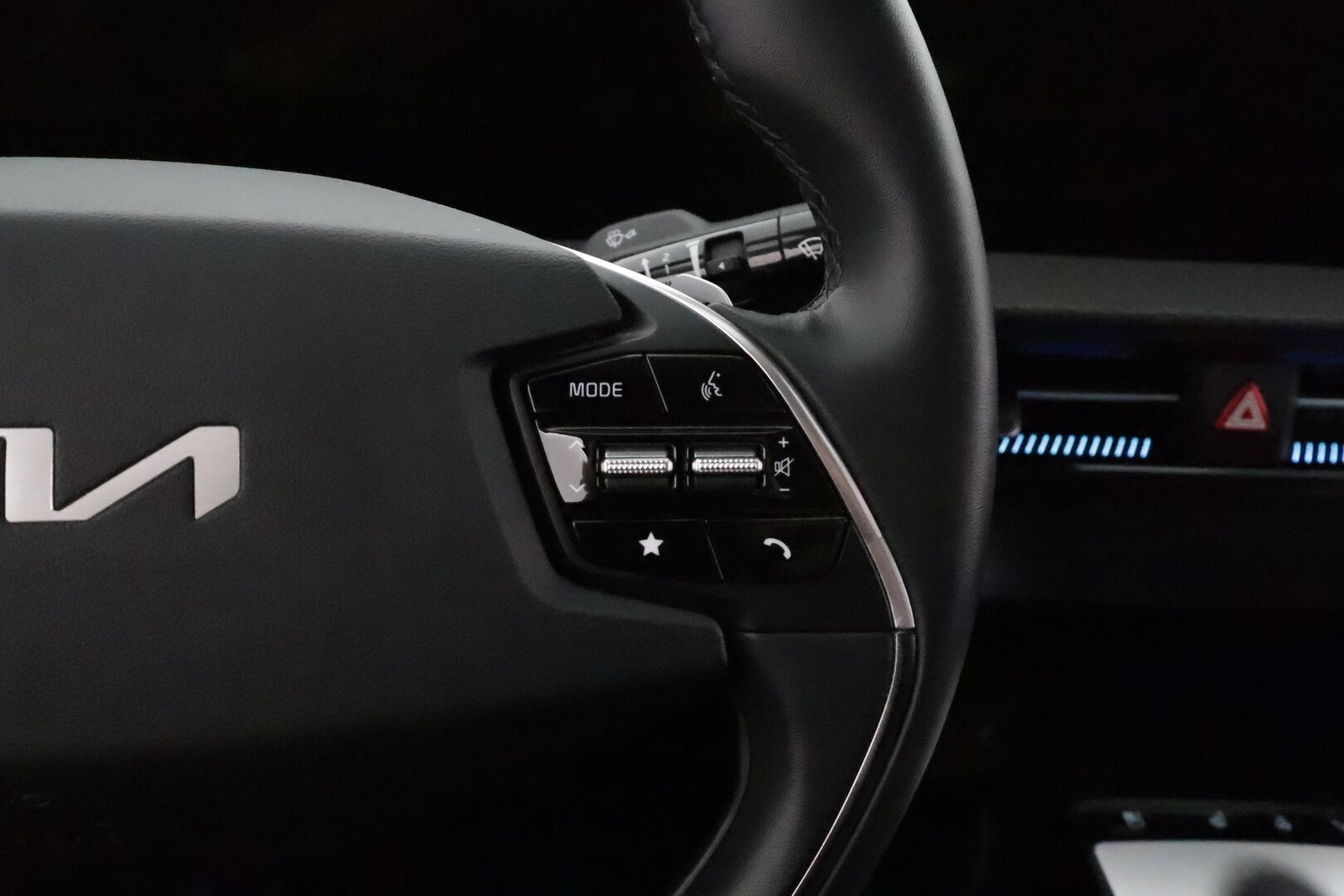 KIA EV6 2022 AWD 77 kWh 325 hv **HUD / Meridian / Ilmastoidut nahat / Adapt.vakkari / Lämpöpumppu / 360.kamera / LED** - 3,99 % KORKOTARJOUS TÄHÄN AUTOON - 