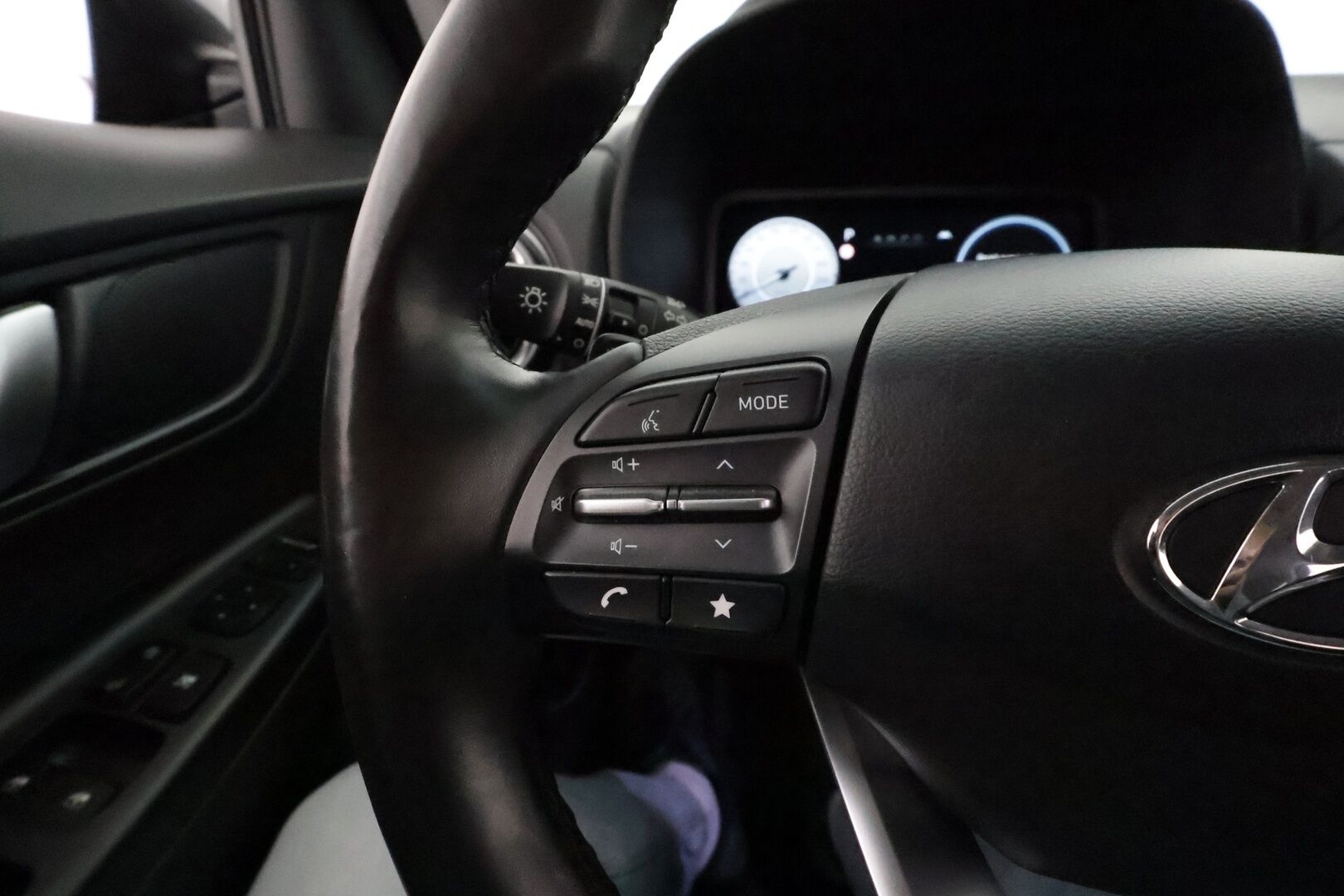 HYUNDAI KONA 2022 Trend 64 kWh **Adapt.vakkari / Lämpöpumppu / Krell / Digimittaristo / P.kamera / KeylessGo** - Merkkihuollettu / Akku kuntotarkastettu! 