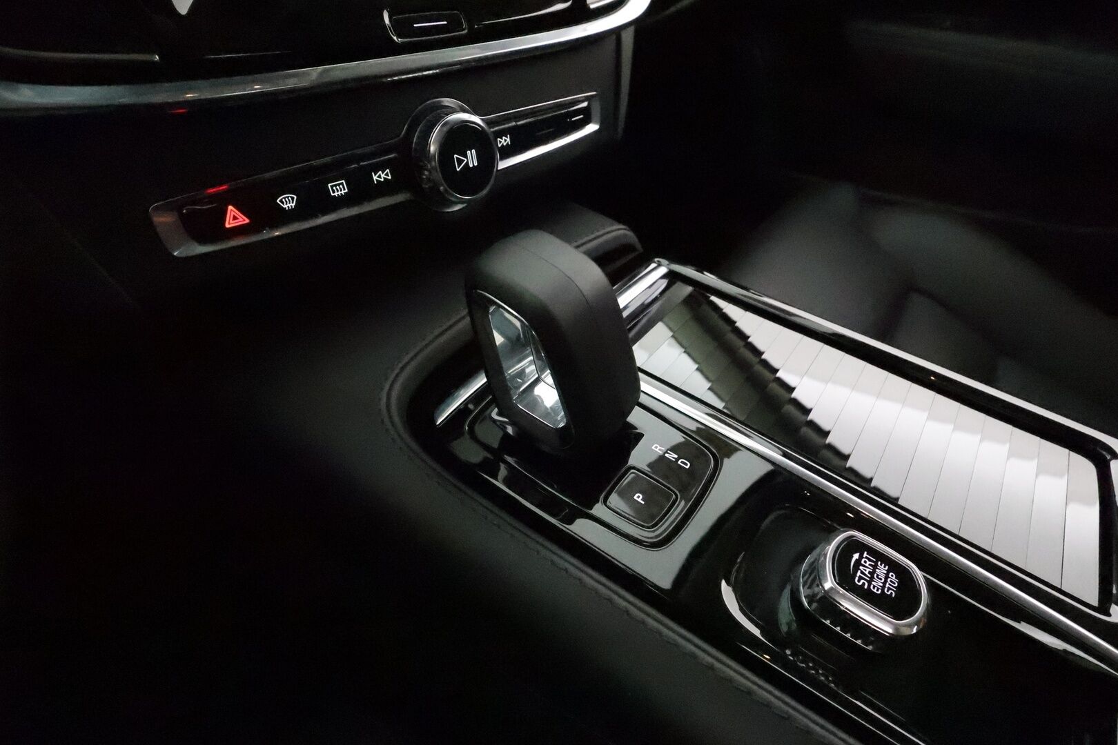 Volvo V90 2023 T6 AWD Long Range Plus Dark *ACC / Full LED / Koukku / Muistipenkit / Digimittaristo / BLIS / KeylessGo* - Merkkihuollettu / SoH testattu / Kahdet renkaat / ALV