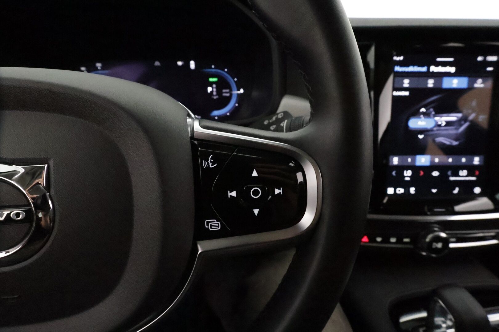 Volvo V90 2023 T6 AWD Long Range Plus Dark *ACC / Full LED / Koukku / Muistipenkit / Digimittaristo / BLIS / KeylessGo* - Merkkihuollettu / SoH testattu / Kahdet renkaat / ALV