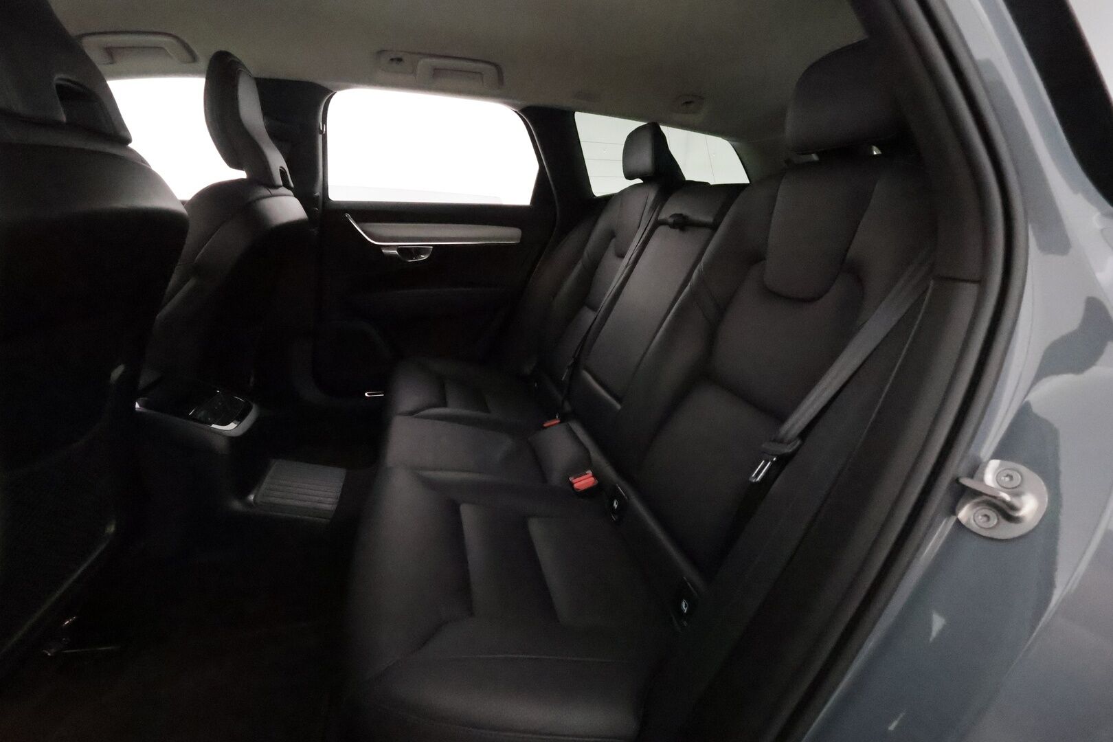 Volvo V90 2023 T6 AWD Long Range Plus Dark *ACC / Full LED / Koukku / Muistipenkit / Digimittaristo / BLIS / KeylessGo* - Merkkihuollettu / SoH testattu / Kahdet renkaat / ALV