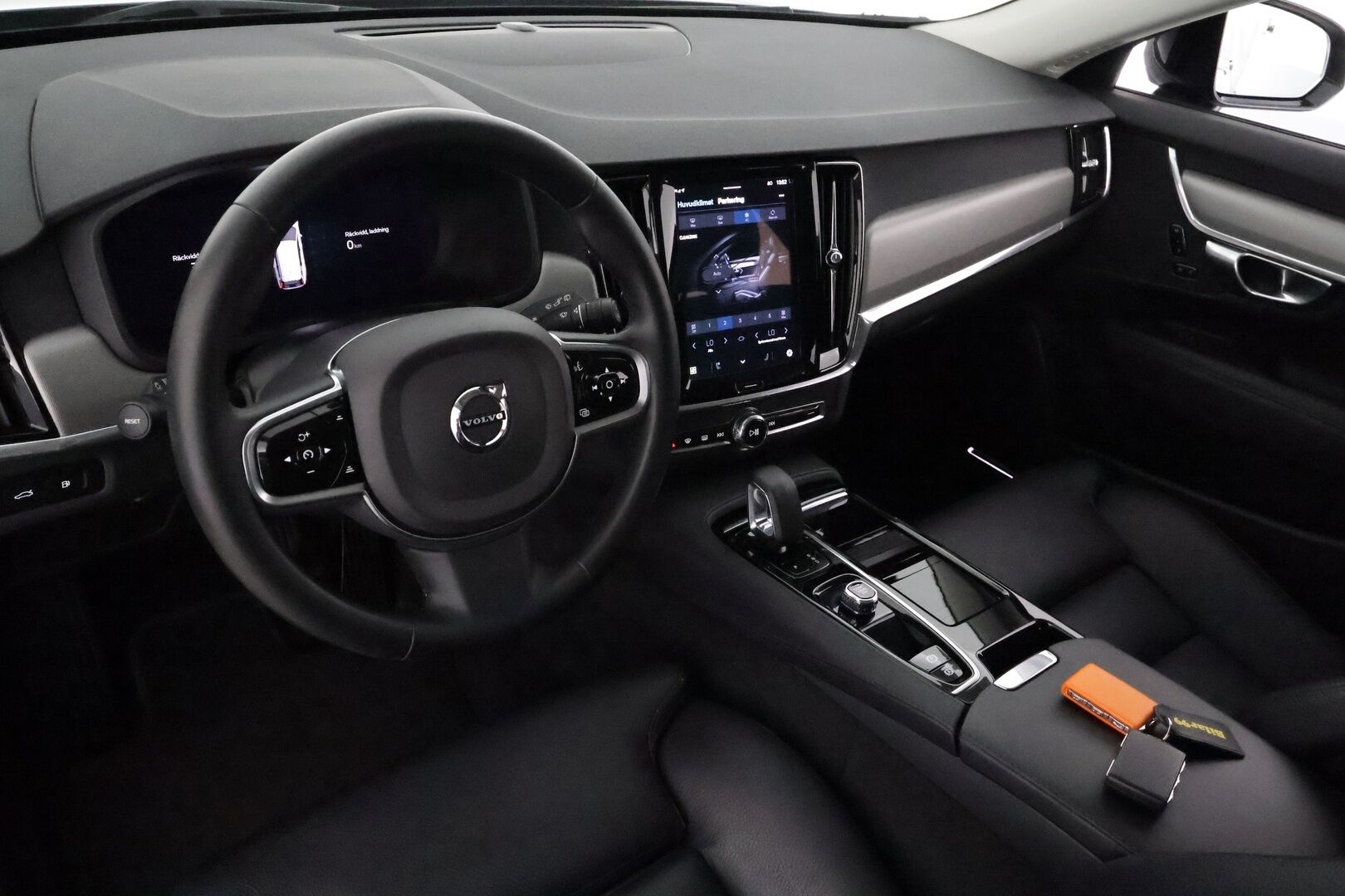 Volvo V90 2023 T6 AWD Long Range Plus Dark *ACC / Full LED / Koukku / Muistipenkit / Digimittaristo / BLIS / KeylessGo* - Merkkihuollettu / SoH testattu / Kahdet renkaat / ALV
