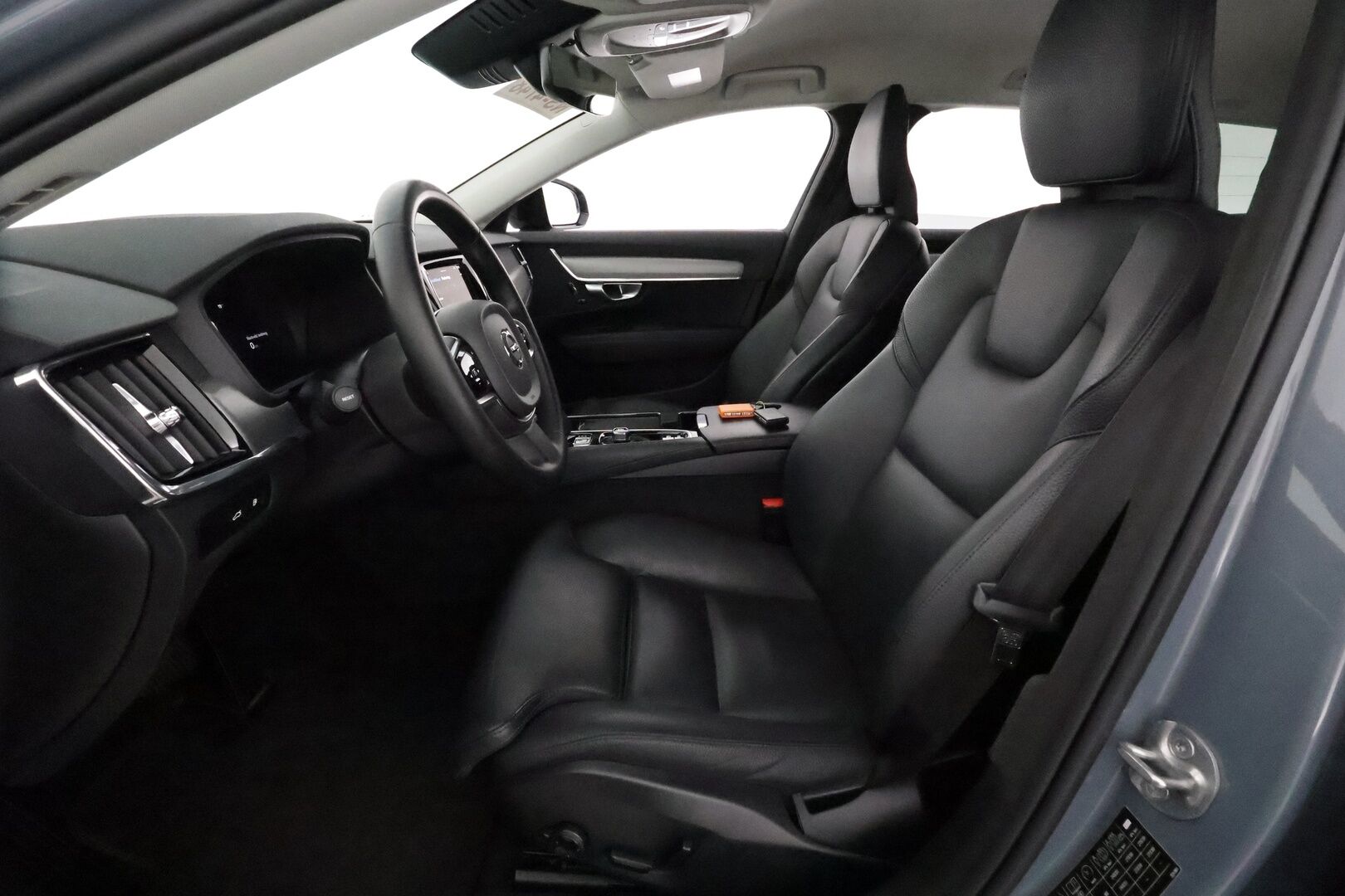 Volvo V90 2023 T6 AWD Long Range Plus Dark *ACC / Full LED / Koukku / Muistipenkit / Digimittaristo / BLIS / KeylessGo* - Merkkihuollettu / SoH testattu / Kahdet renkaat / ALV