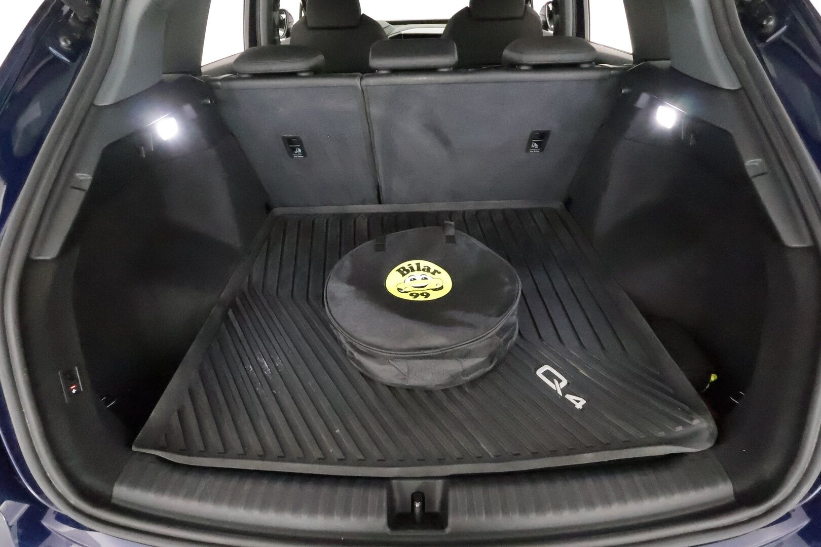 AUDI Q4 E-TRON 2022 50 e-tron quattro **Adapt.vakkari / Lämpöpumppu / Sporttipenkit / P.kamera / KeylessGo / Koukku / Digimittaristo** - 3,99 % KORKOTARJOUS TÄHÄN AUTOON - Akku kuntotarkastettu!