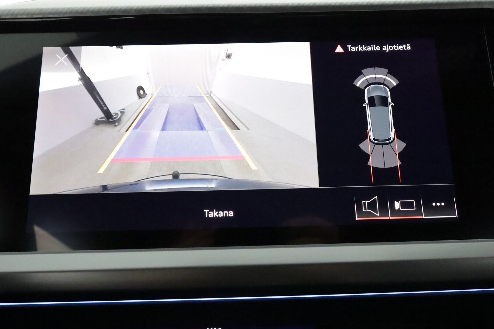 AUDI Q4 E-TRON 2022 50 e-tron quattro **Adapt.vakkari / Lämpöpumppu / Sporttipenkit / P.kamera / KeylessGo / Koukku / Digimittaristo** - 3,99 % KORKOTARJOUS TÄHÄN AUTOON - Akku kuntotarkastettu!