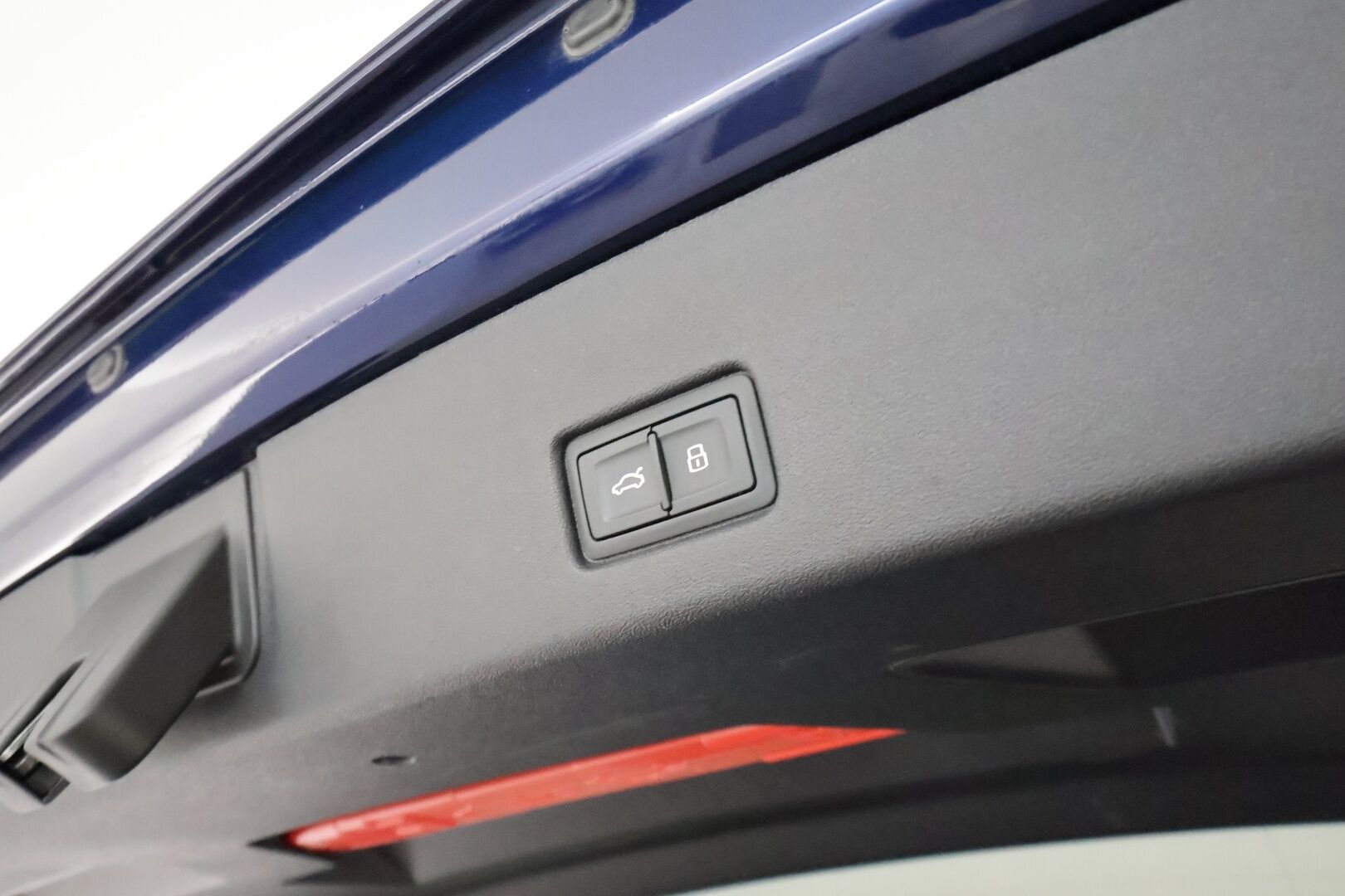 AUDI Q4 E-TRON 2022 50 e-tron quattro **Adapt.vakkari / Lämpöpumppu / Sporttipenkit / P.kamera / KeylessGo / Koukku / Digimittaristo** - 3,99 % KORKOTARJOUS TÄHÄN AUTOON - Akku kuntotarkastettu!