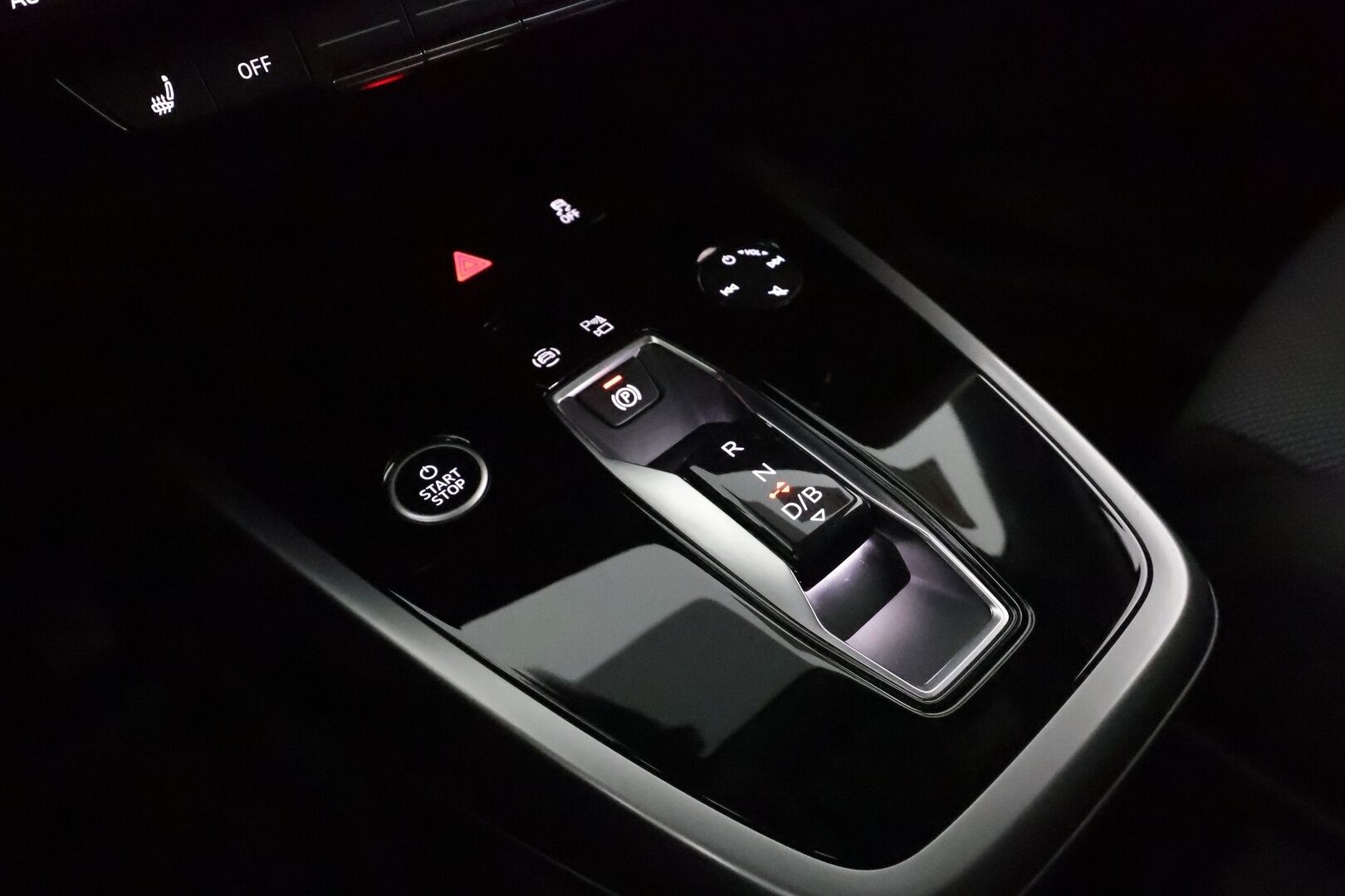 AUDI Q4 E-TRON 2022 50 e-tron quattro **Adapt.vakkari / Lämpöpumppu / Sporttipenkit / P.kamera / KeylessGo / Koukku / Digimittaristo** - 3,99 % KORKOTARJOUS TÄHÄN AUTOON - Akku kuntotarkastettu!