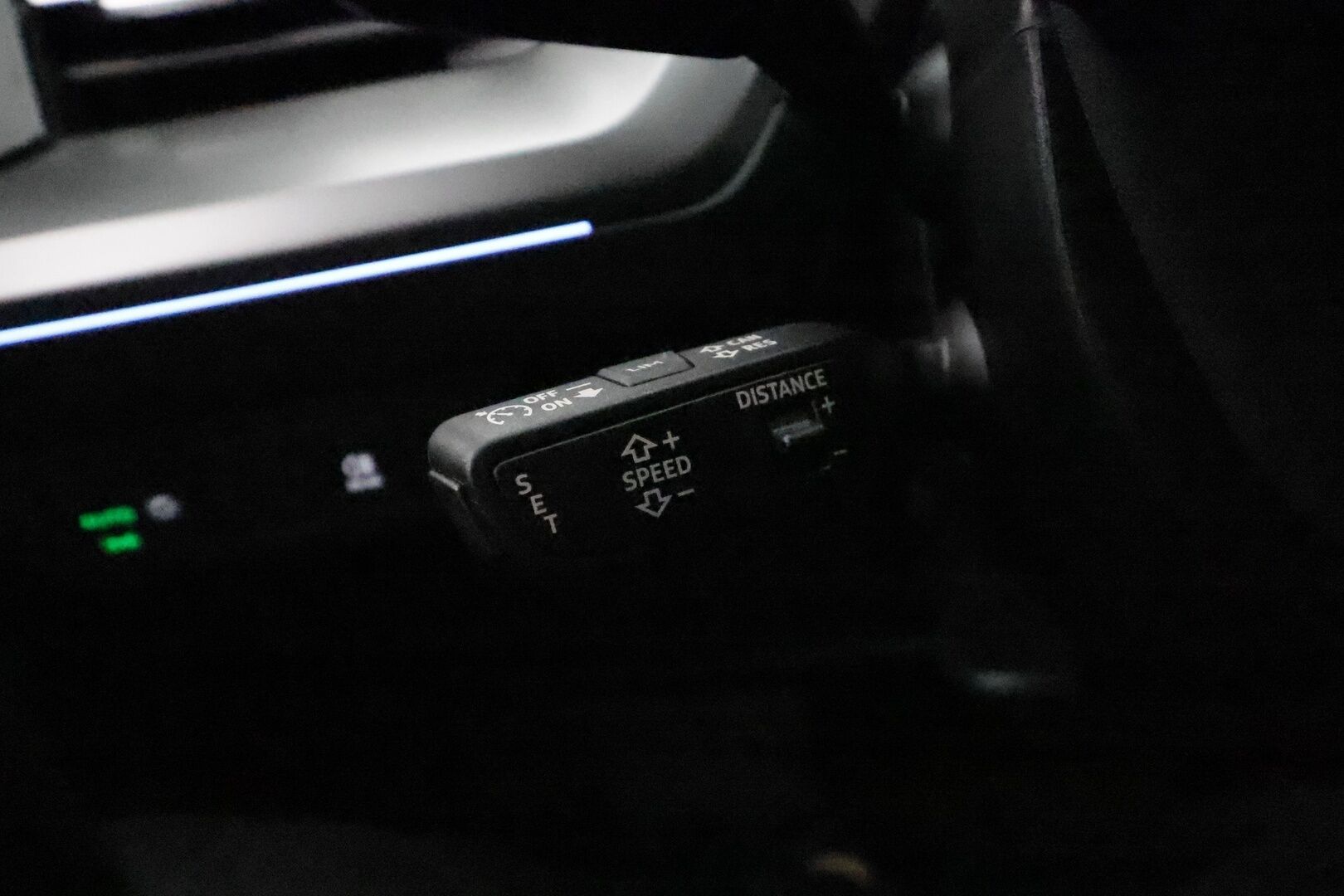AUDI Q4 E-TRON 2022 50 e-tron quattro **Adapt.vakkari / Lämpöpumppu / Sporttipenkit / P.kamera / KeylessGo / Koukku / Digimittaristo** - 3,99 % KORKOTARJOUS TÄHÄN AUTOON - Akku kuntotarkastettu!