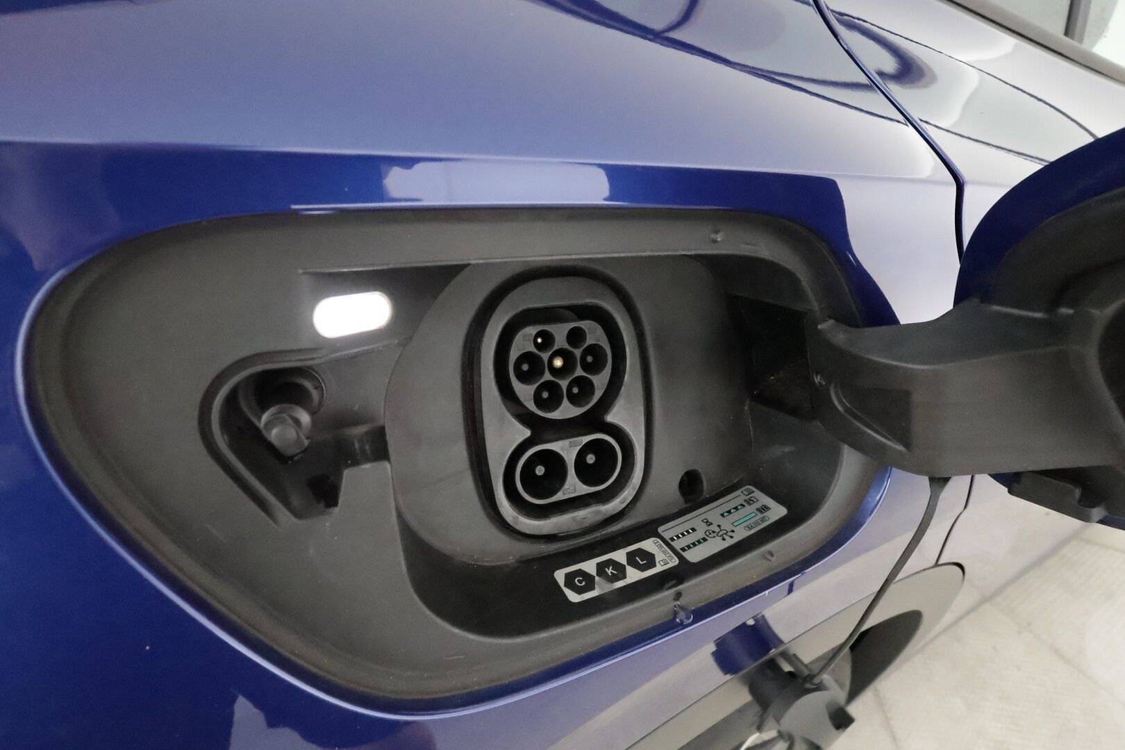 VOLKSWAGEN ID.4 2022 150 Pro Performance **Adapt.vakkari / Lämpöpumppu / P.tutkat / Digimittaristo / LED** - Akku kuntotarkastettu / Merkkihuollettu / Ratinlämmitin / Lämmitettävä tuulilasi