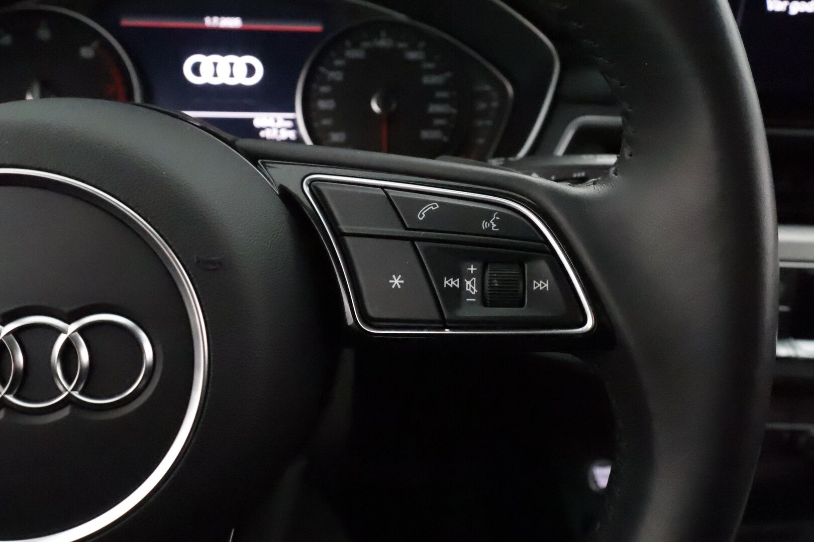AUDI A4 ALLROAD 2020 Business 45 TFSI 180kW MHEV quattro S tronic **Webasto / Matrix / Adapt.vakkari / Koukku / P.kamera / KeylessGo** - 3,99 % KORKOTARJOUS TÄHÄN AUTOON - Sporttipenkit / Facelift