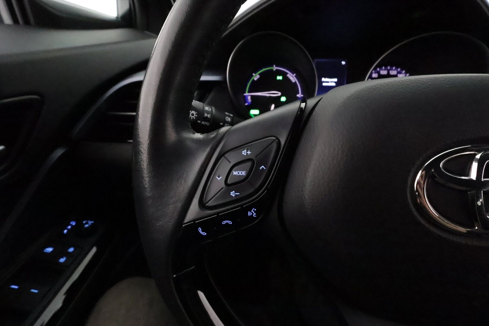 TOYOTA C-HR 2021 1.8 Hybrid X-Edition **Adapt.vakkari / JBL / LED / P.kamera / KeylessGo / Ratinlämmitin** - Kahdet renkaat aluvanteilla