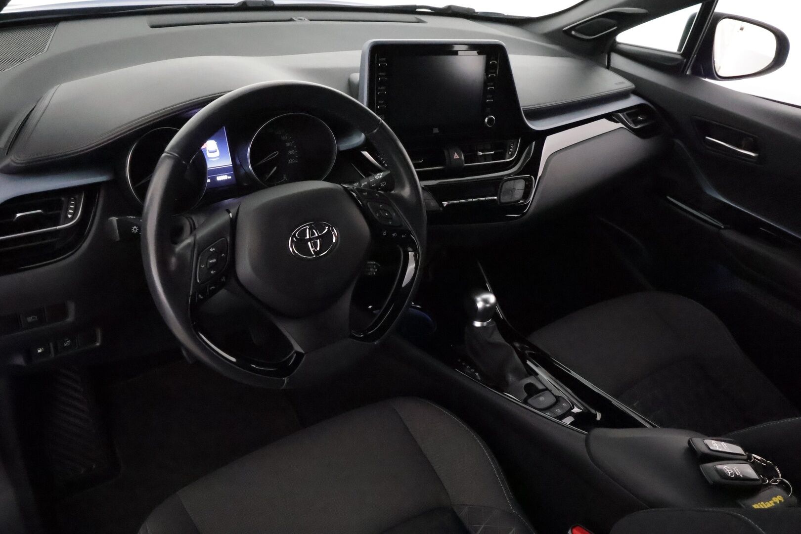 TOYOTA C-HR 2021 1.8 Hybrid X-Edition **Adapt.vakkari / JBL / LED / P.kamera / KeylessGo / Ratinlämmitin** - Kahdet renkaat aluvanteilla