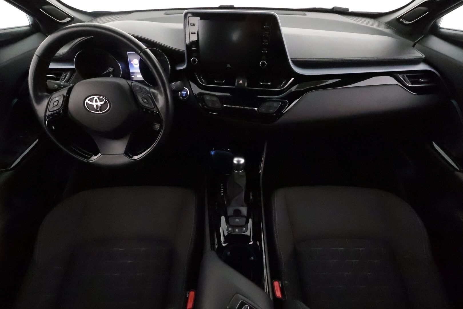 TOYOTA C-HR 2021 1.8 Hybrid X-Edition **Adapt.vakkari / JBL / LED / P.kamera / KeylessGo / Ratinlämmitin** - *Kovilla varusteilla oleva yksilö kaksilla renkailla & vanteilla! / Asiallisesti huollettu! * - Osta nyt, maksa vasta ensi vuonna