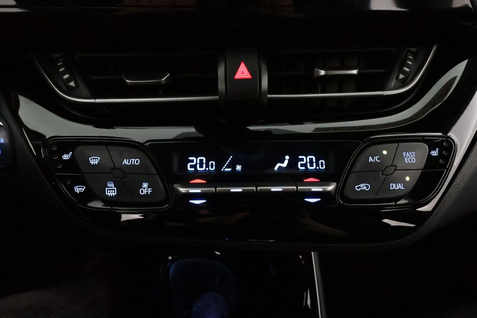 TOYOTA C-HR 2021 1.8 Hybrid X-Edition **Adapt.vakkari / JBL / LED / P.kamera / KeylessGo / Ratinlämmitin** - Kahdet renkaat aluvanteilla