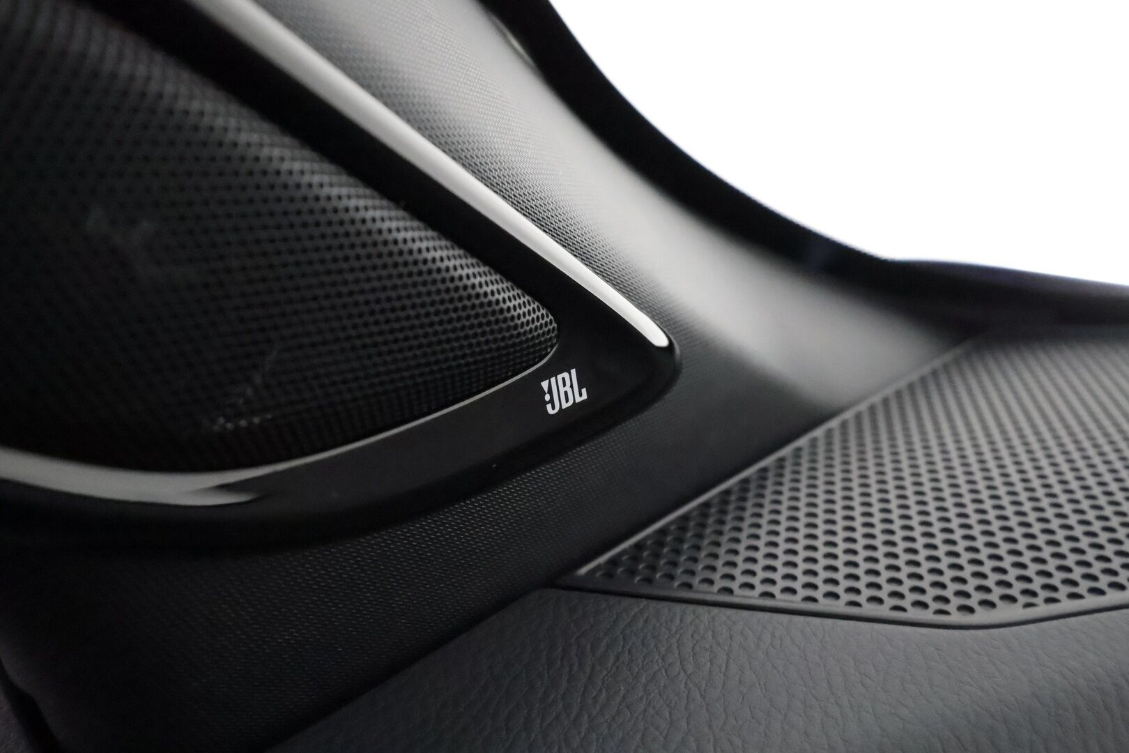 TOYOTA C-HR 2021 1.8 Hybrid X-Edition **Adapt.vakkari / JBL / LED / P.kamera / KeylessGo / Ratinlämmitin** - Kahdet renkaat aluvanteilla